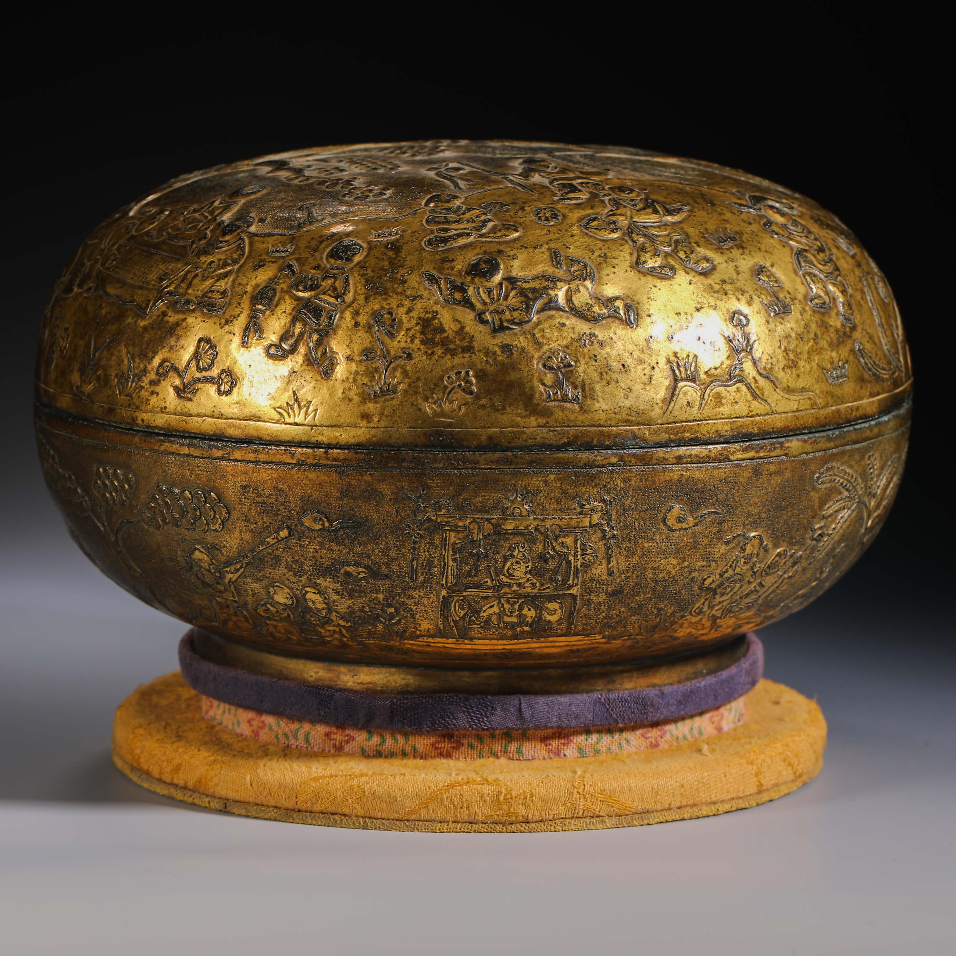 Ming dynasty copper gilt lid box - Image 5 of 12