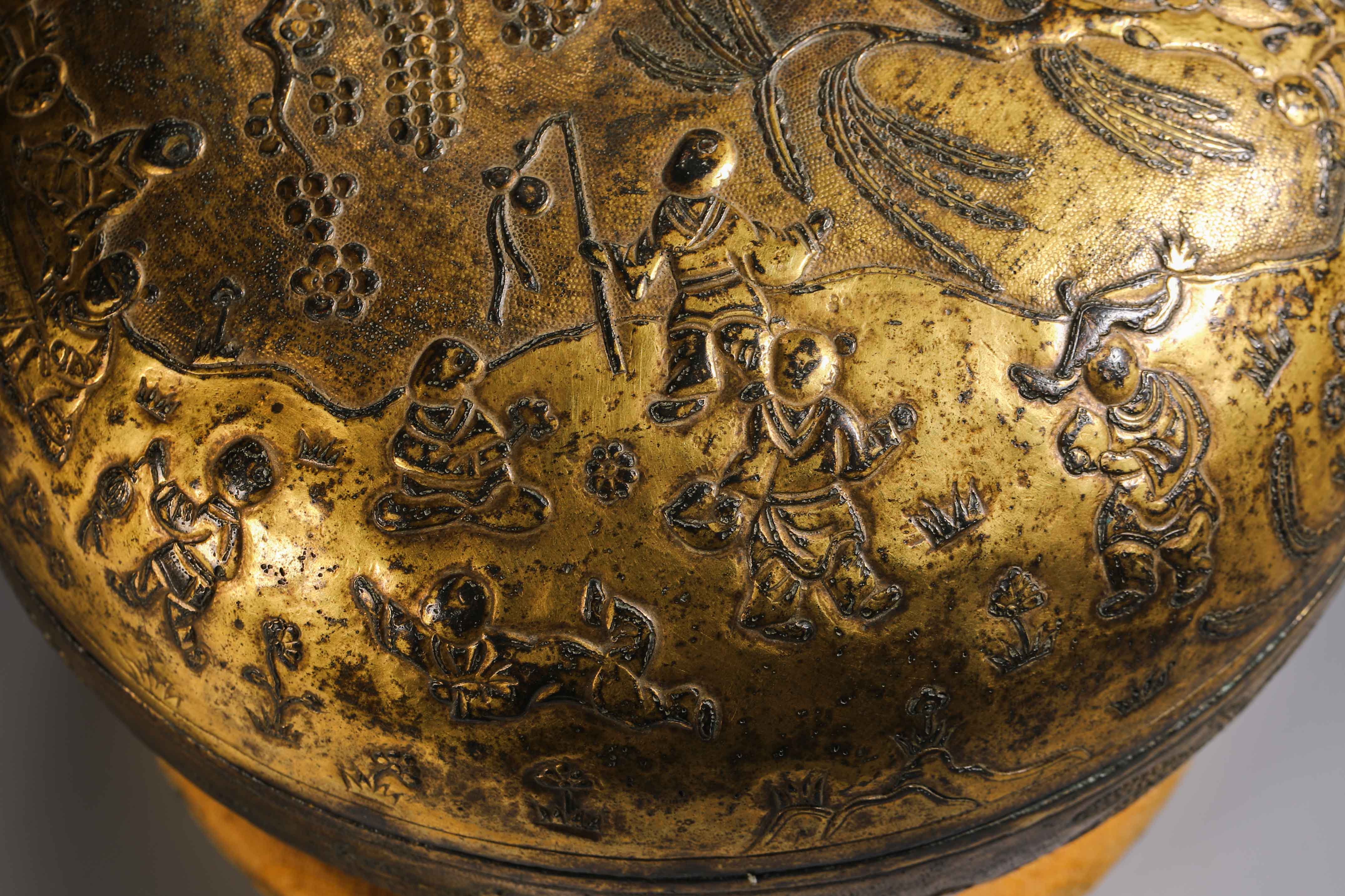 Ming dynasty copper gilt lid box - Image 2 of 12