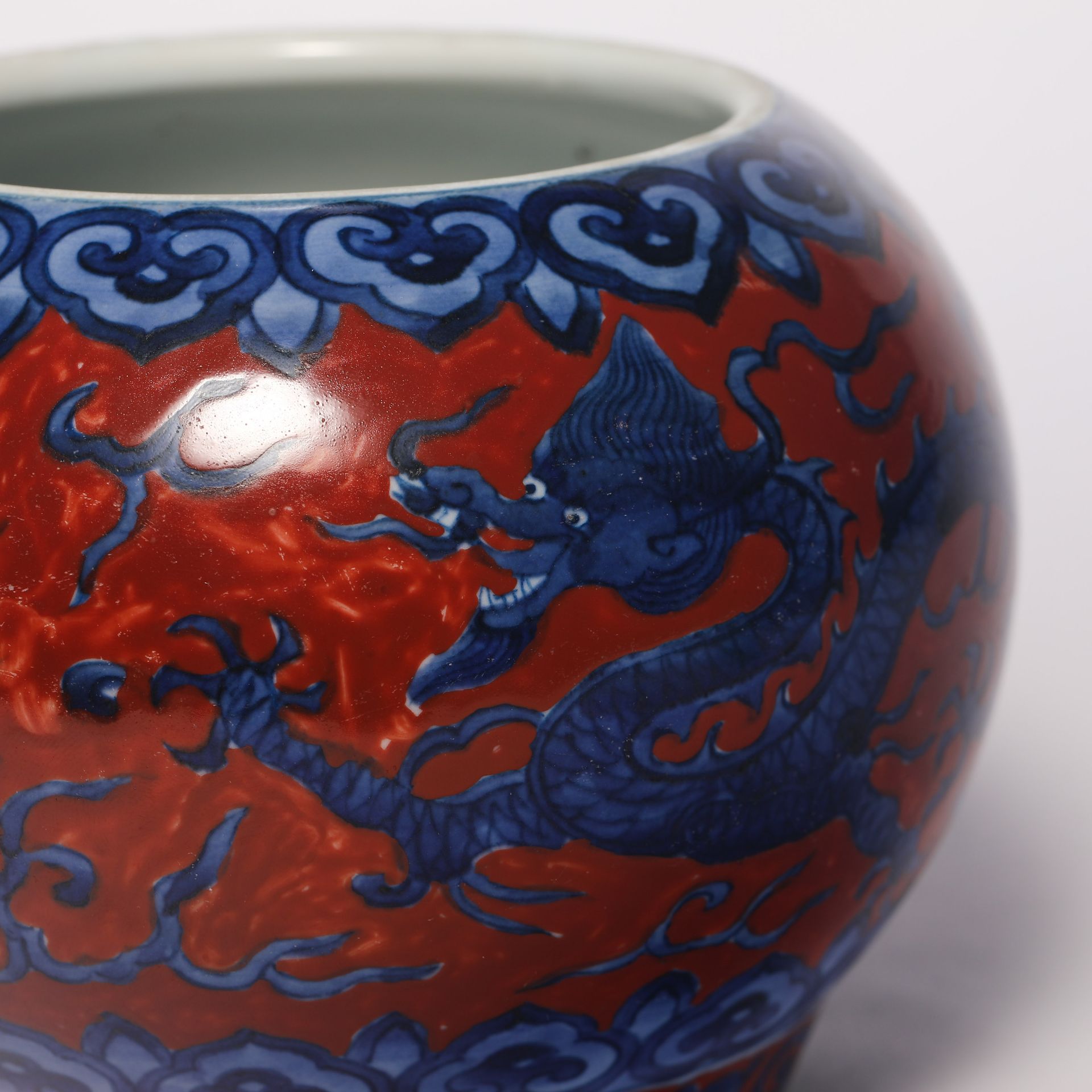 Ming Dynasty A pair of red jars in the blue and white glaze  - Image 3 of 10