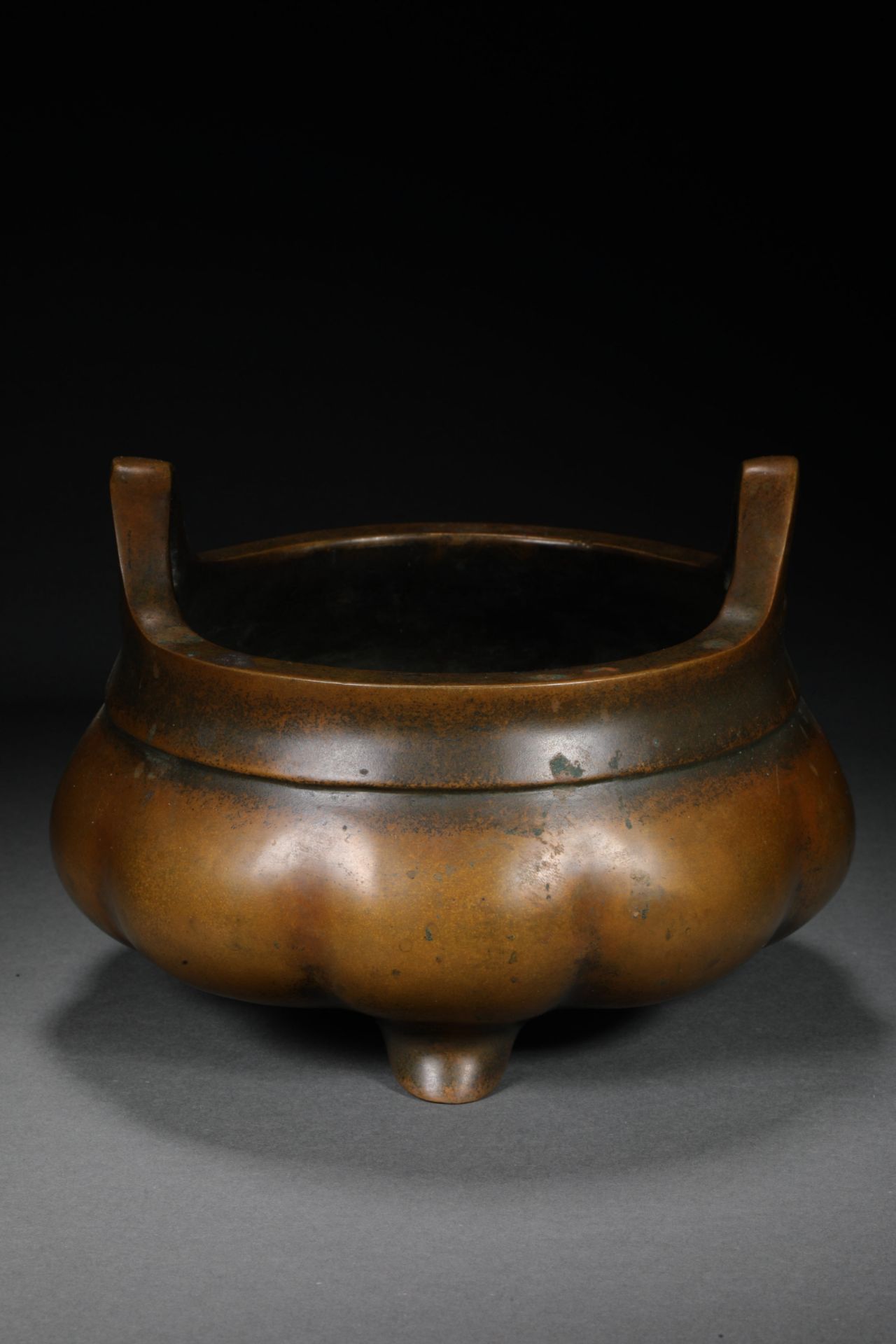 Qing dynasty bronze Xuande model incense burner - Image 3 of 8