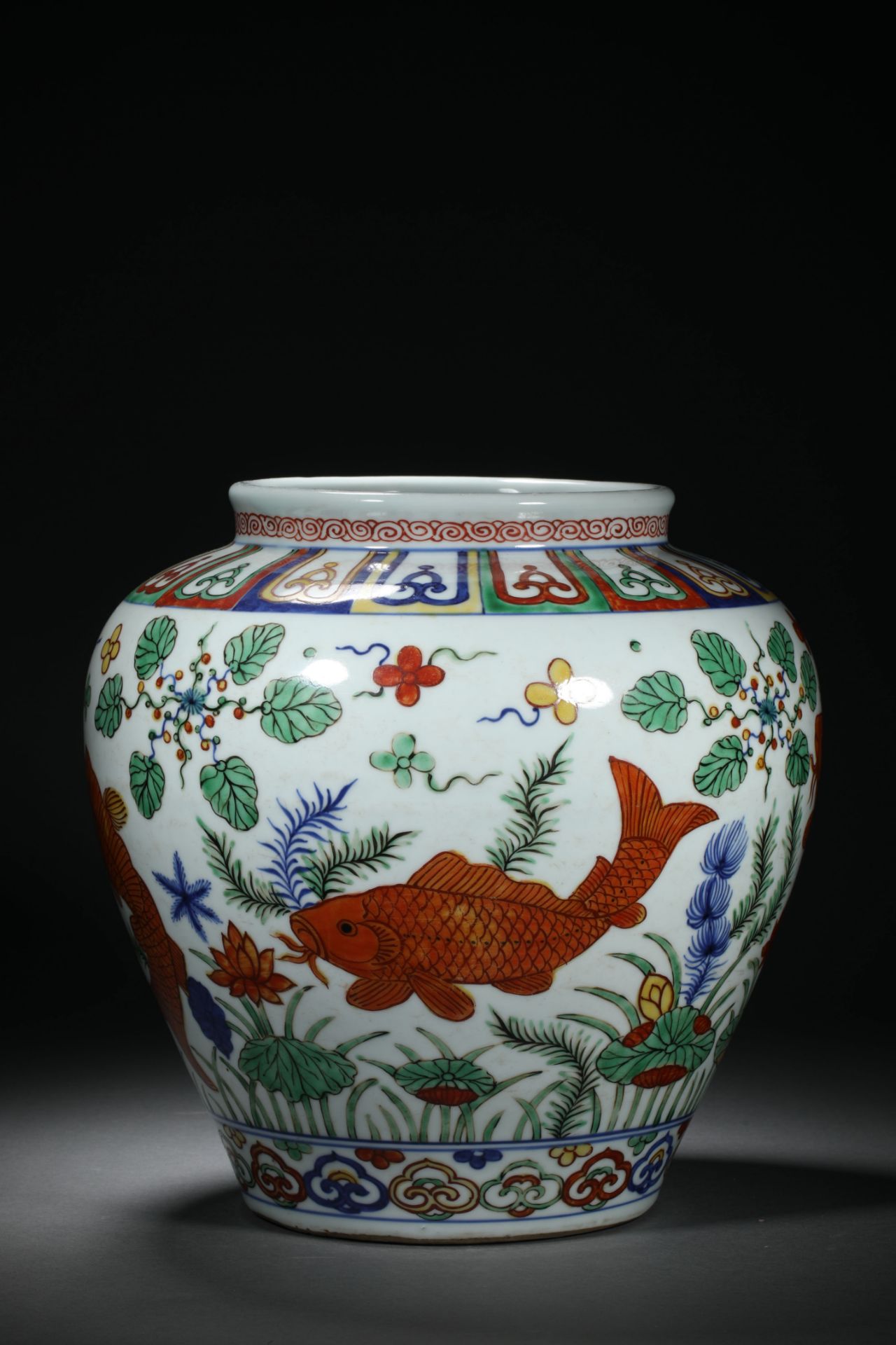 Ming dynasty multicolored fish algae pattern large jar - Bild 2 aus 10