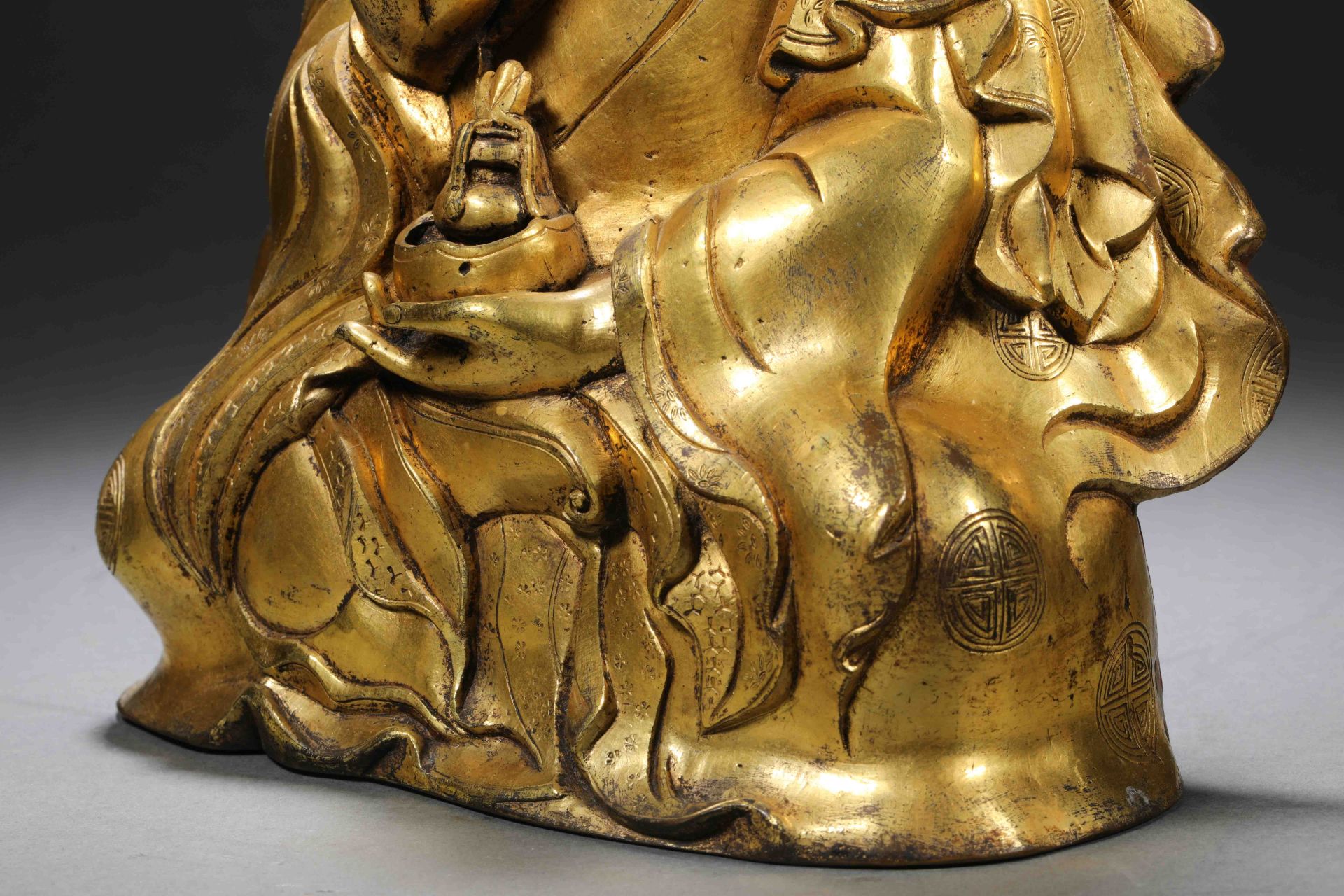 Ming dynasty bronze gilt lotus statue of Buddha - Image 5 of 15