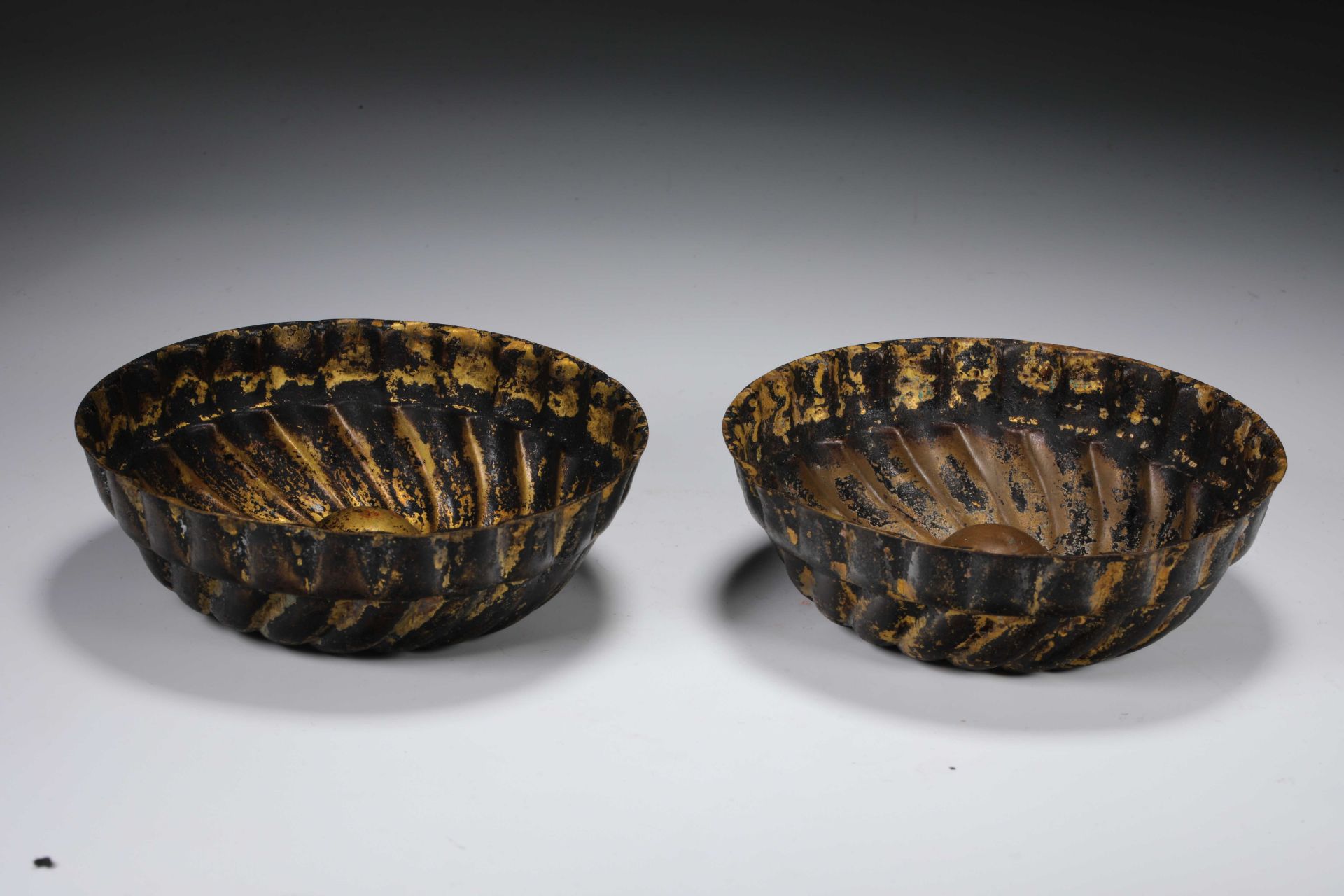 Tang dynasty copper gilt for a pair of bowls - Image 2 of 12