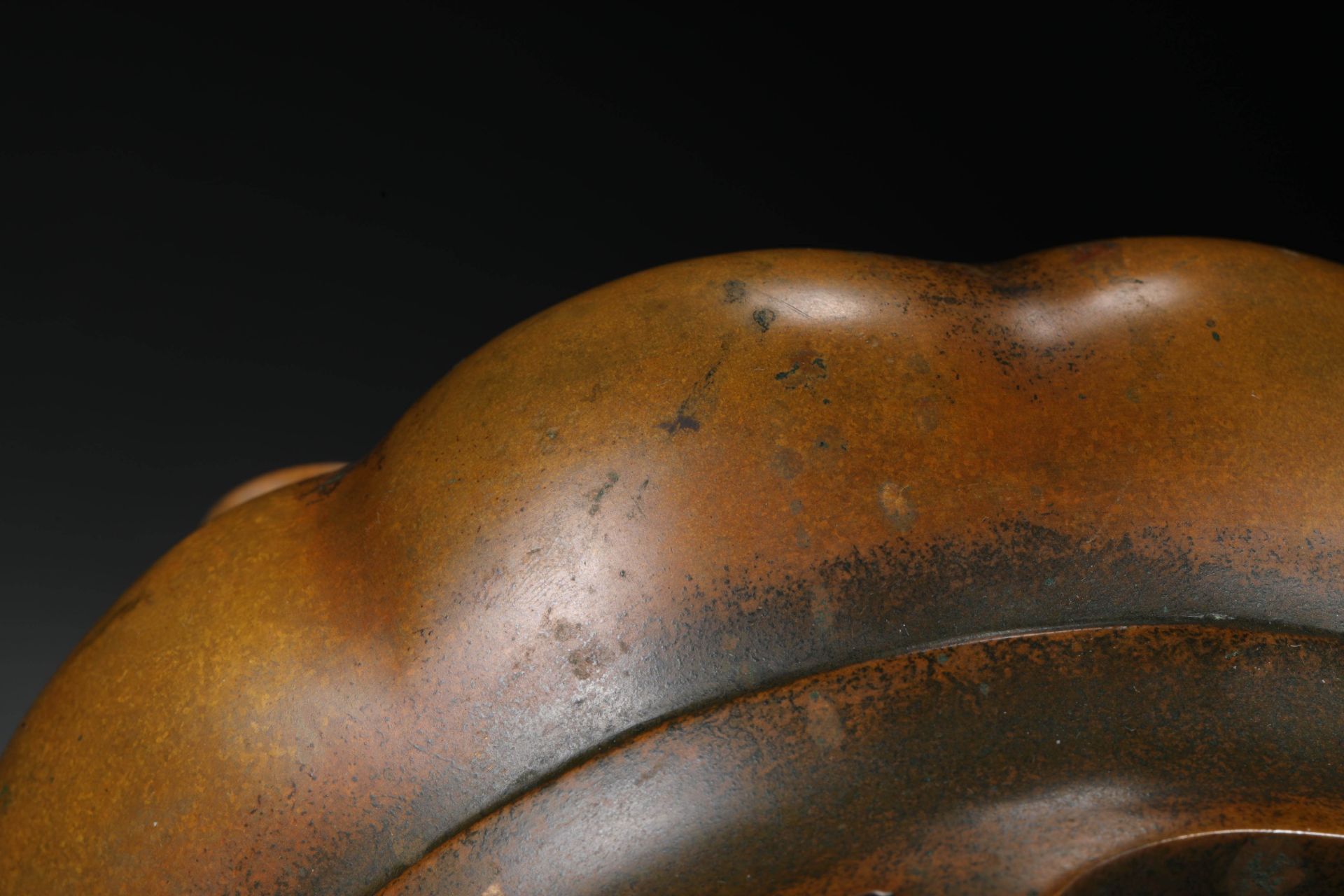 Qing dynasty bronze Xuande model incense burner - Image 5 of 8