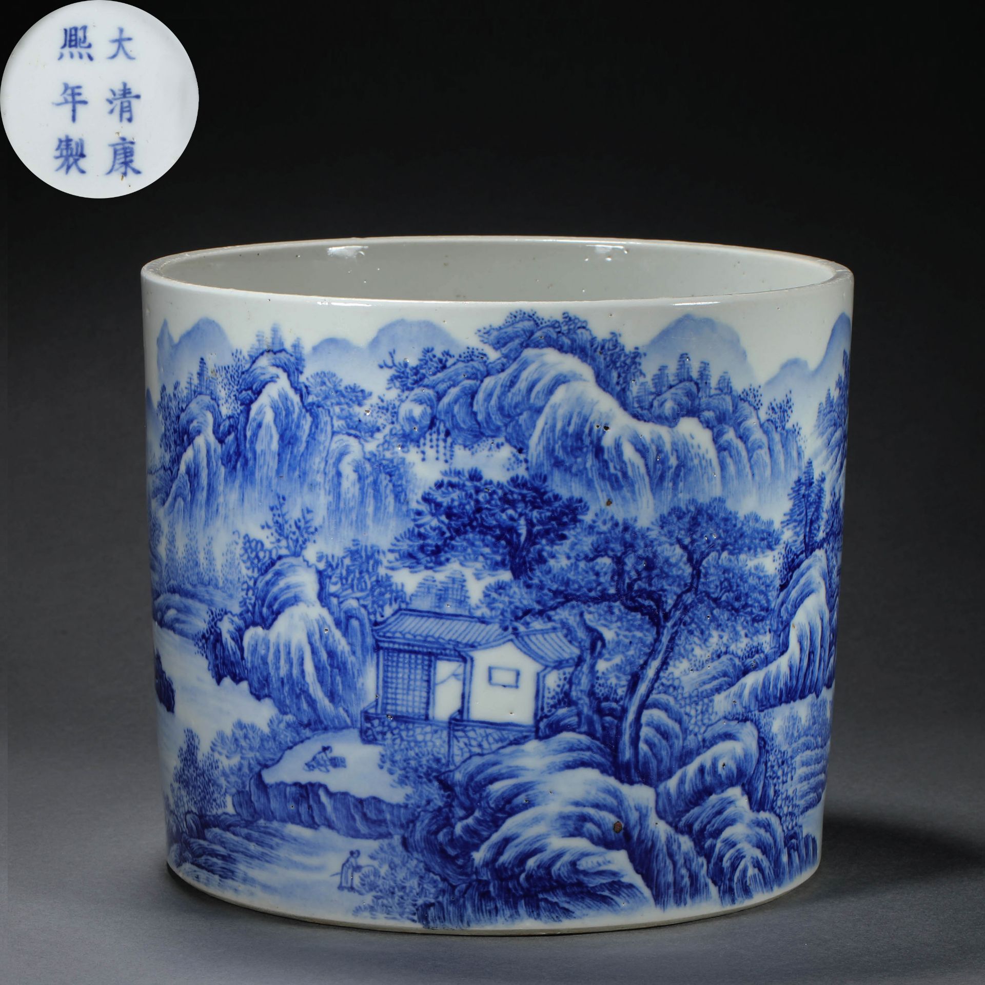 Qing dynasty blue and white landscape pattern pen holder