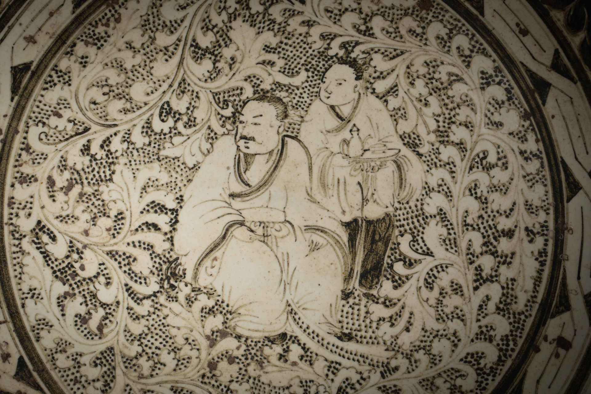 Song dynasty black glaze white black, darkly carved figure viewing plate - Bild 7 aus 9