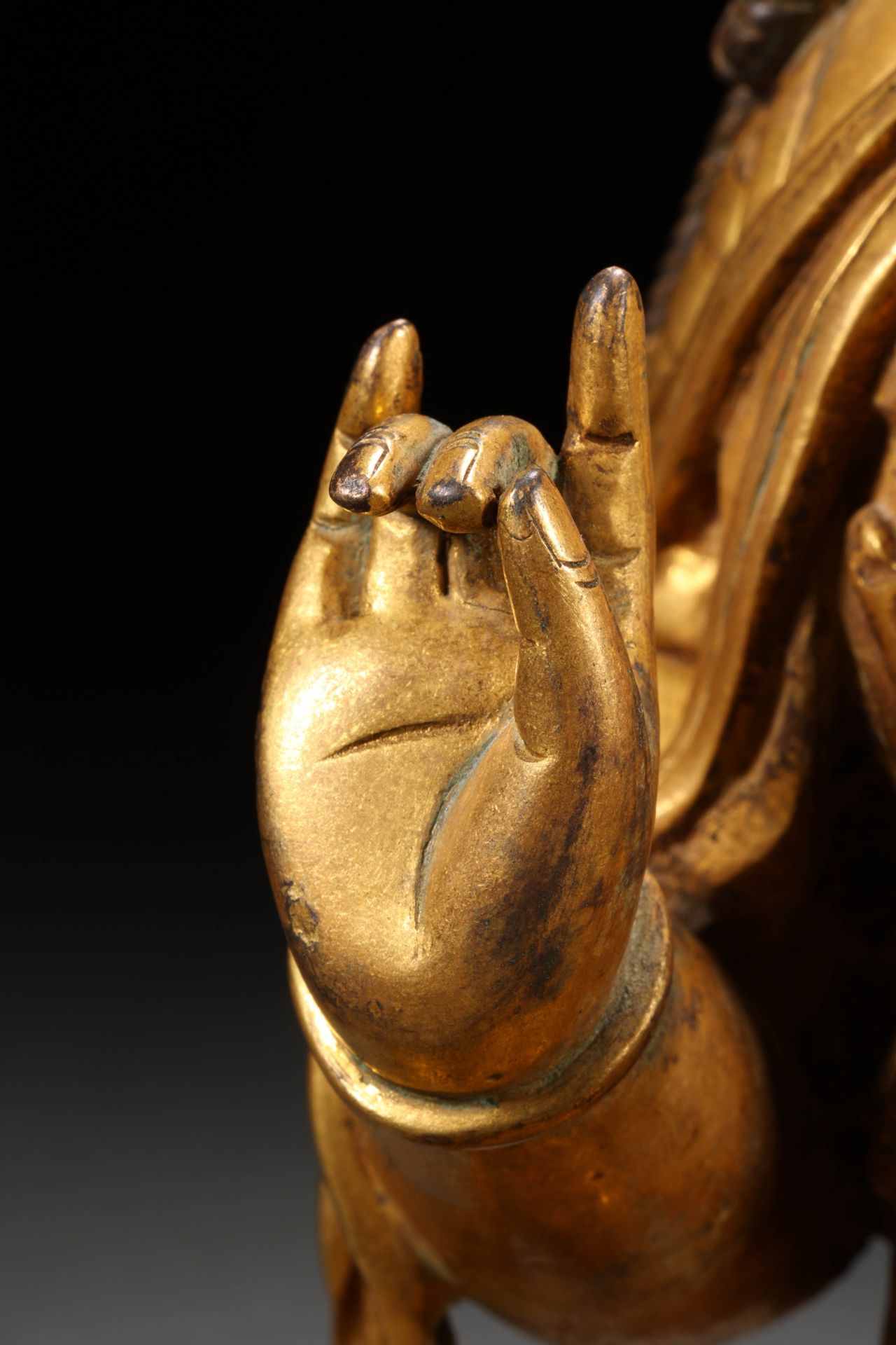 Ming dynasty bronze gilt Guanyin Buddha statue - Image 5 of 10