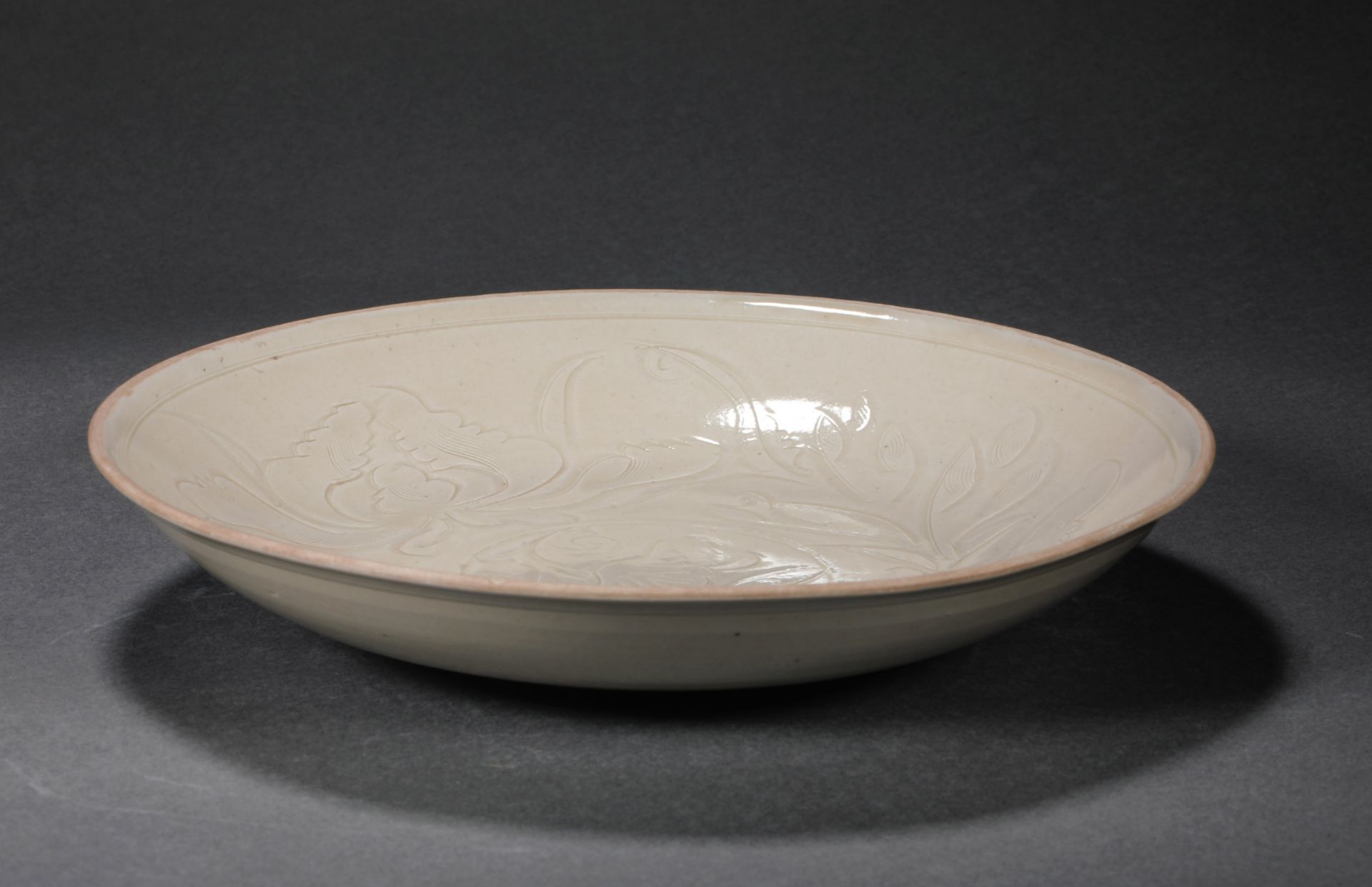 Song dynasty Ding kiln plate - Image 2 of 6