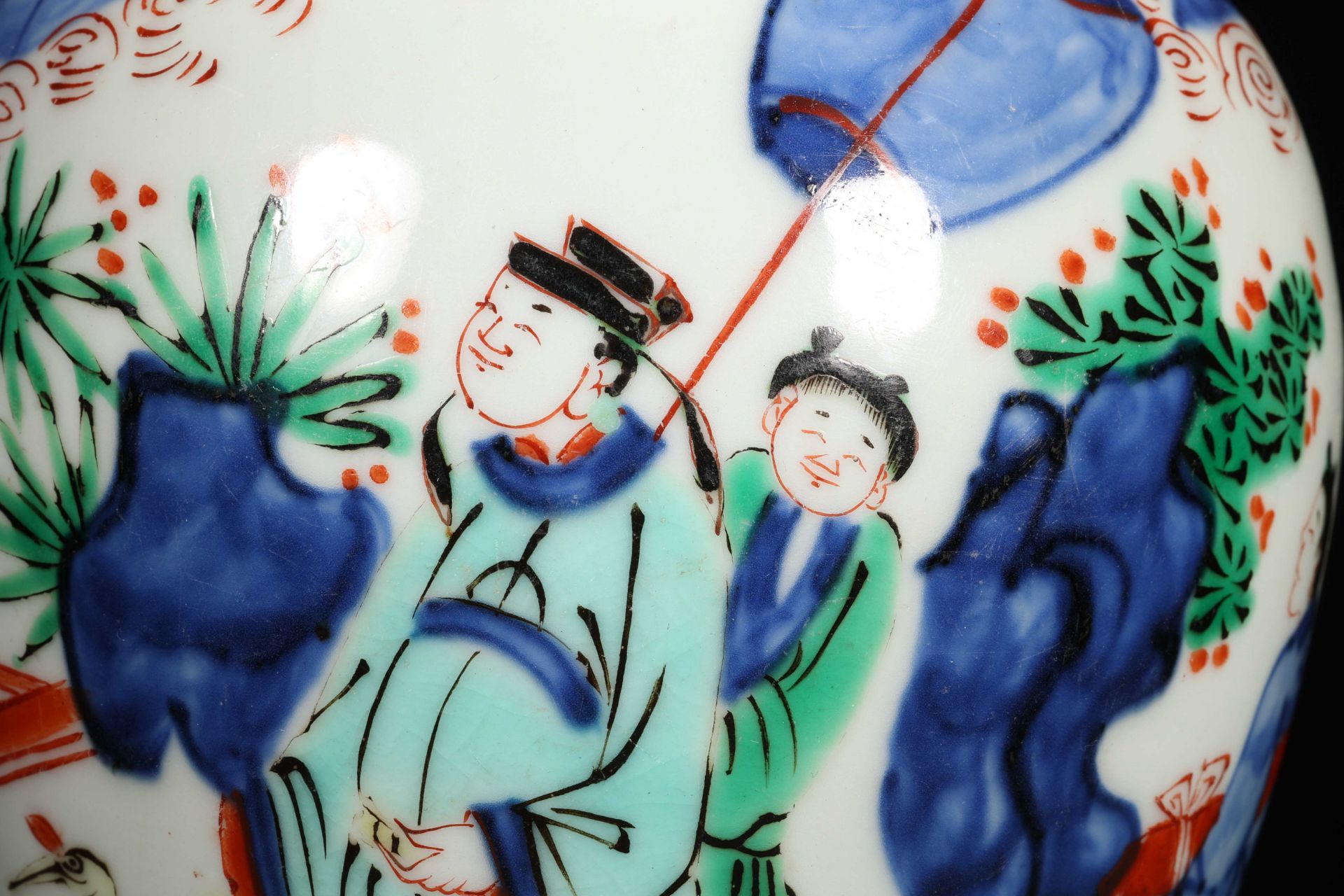 Qing dynasty multicolored carved figure bottle - Image 6 of 10
