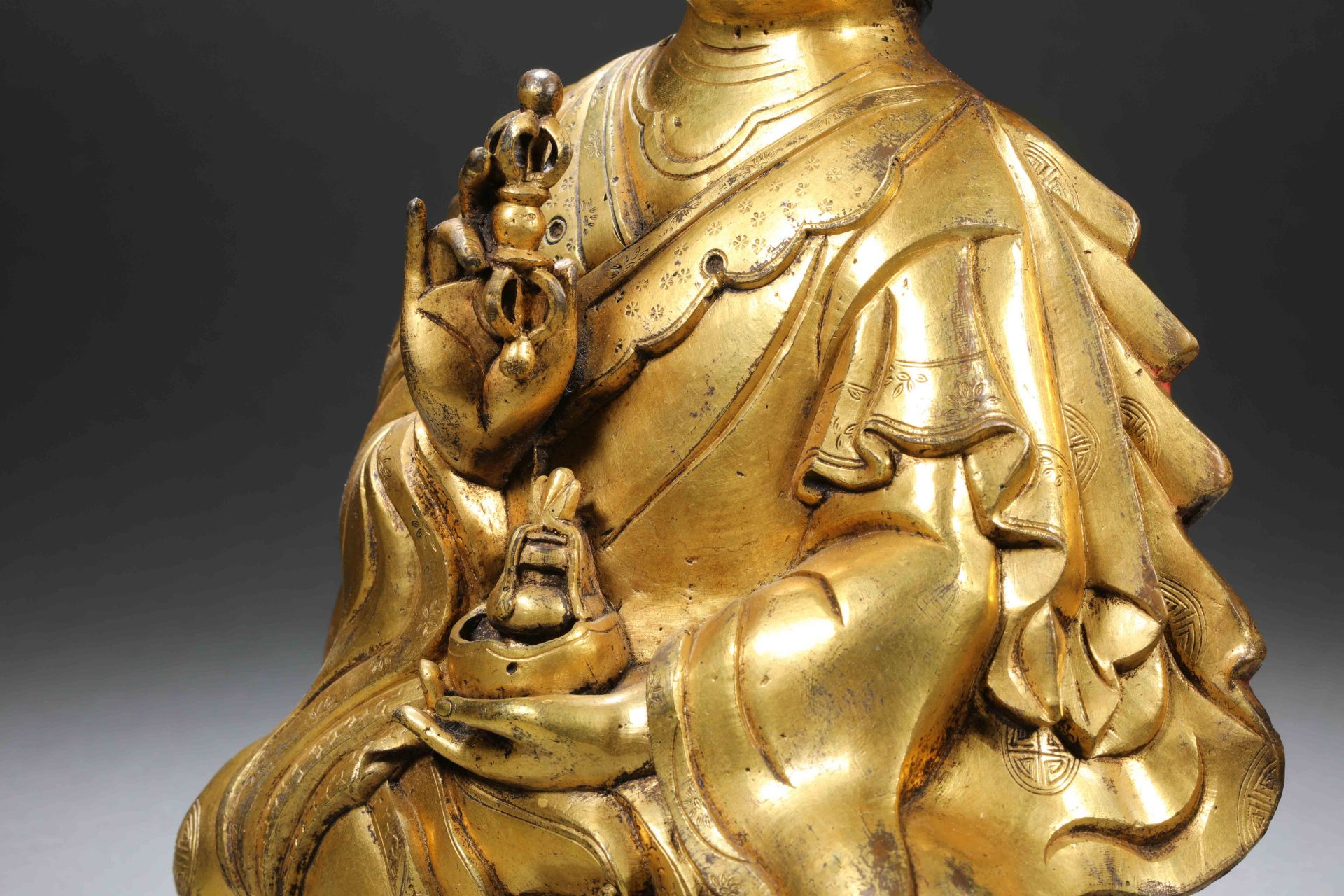 Ming dynasty bronze gilt lotus statue of Buddha - Image 4 of 15