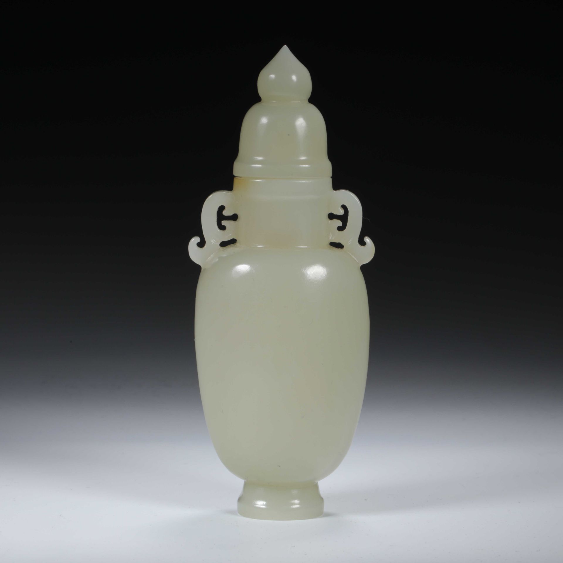 Qing dynasty Hetian jade ornamental bottle