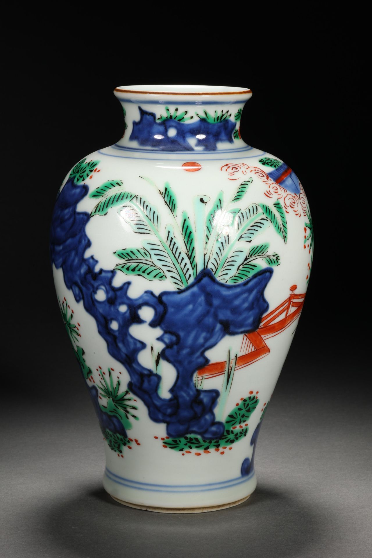 Qing dynasty multicolored carved figure bottle - Image 7 of 10