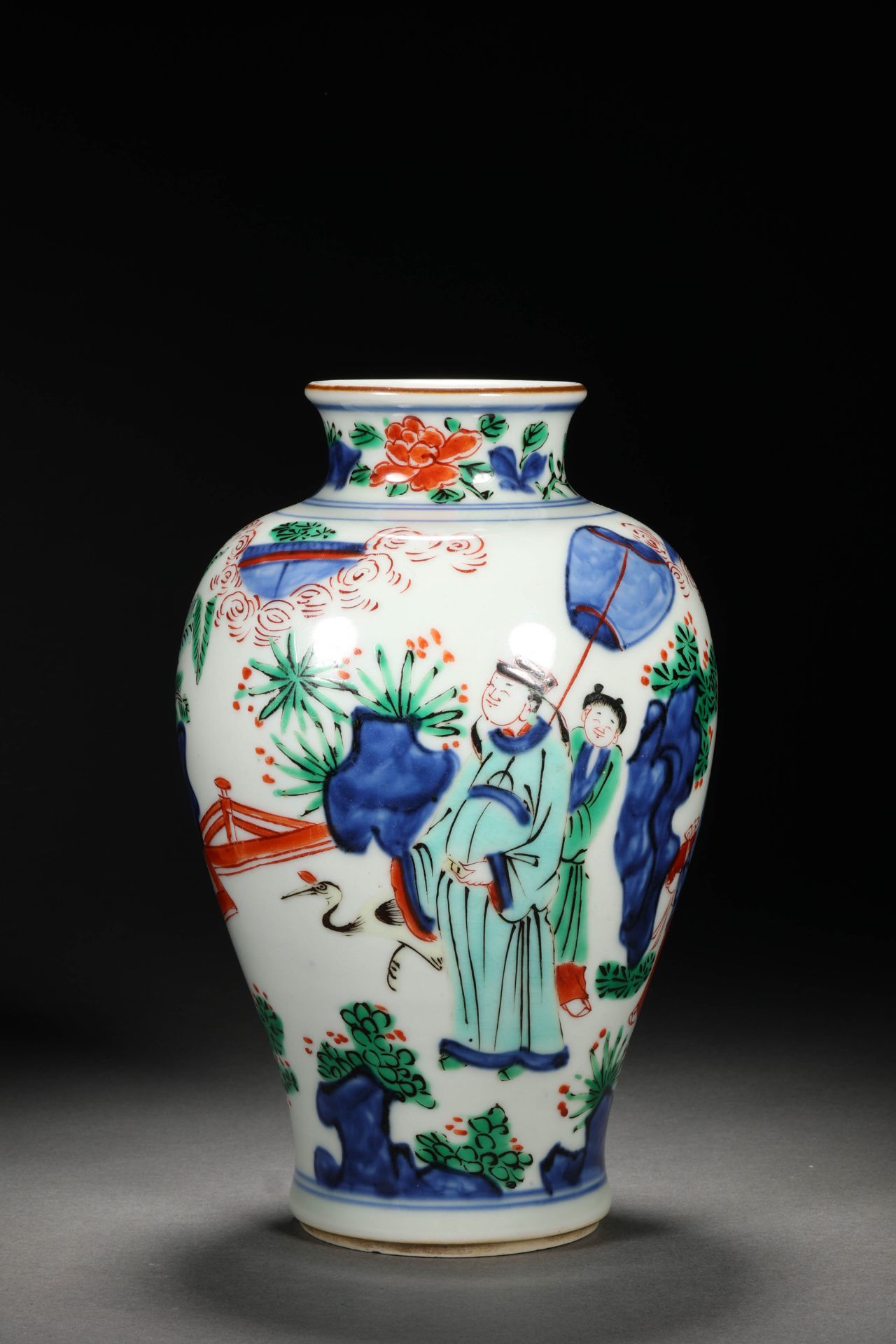 Qing dynasty multicolored carved figure bottle - Image 2 of 10