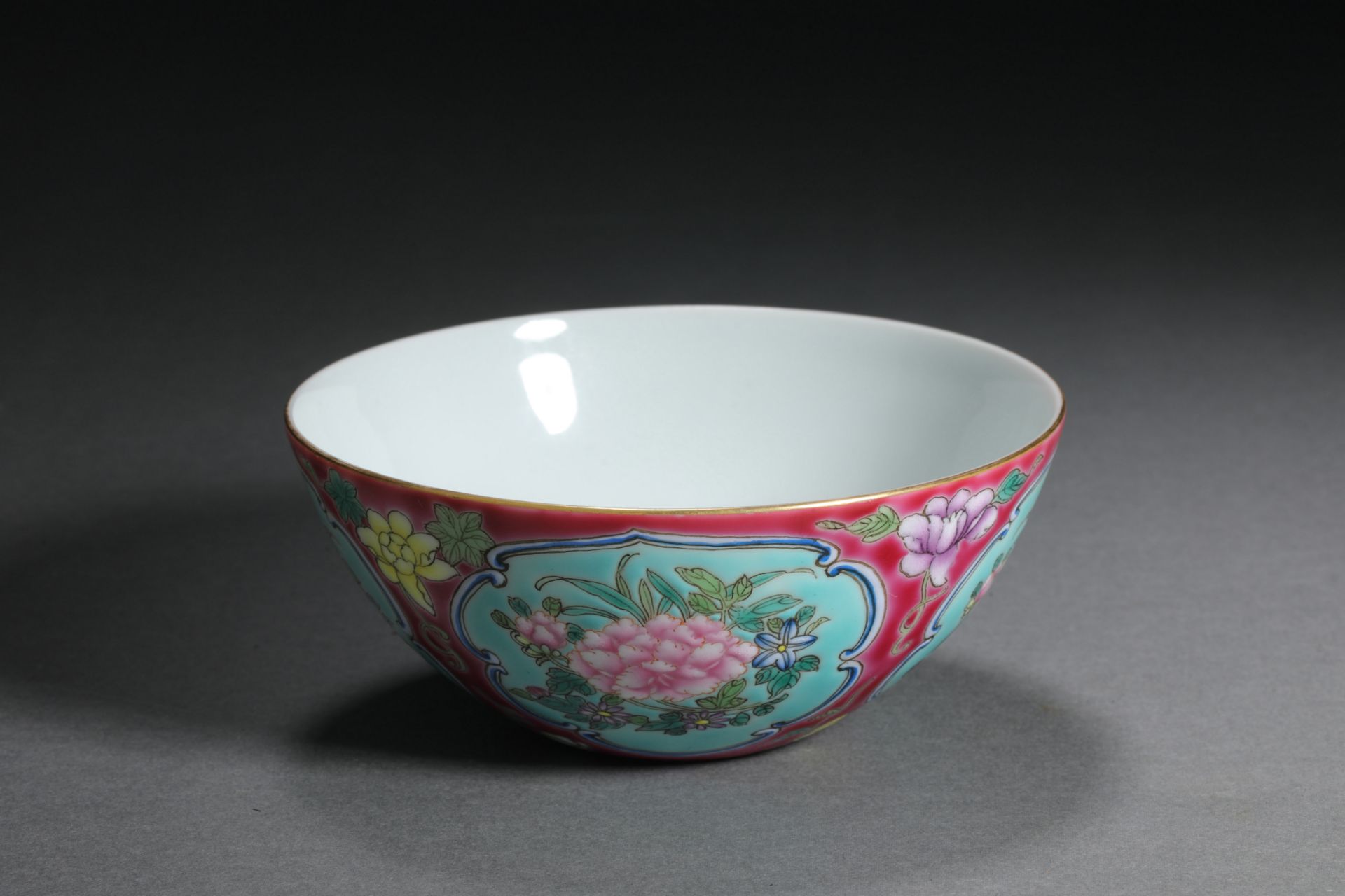 Qing dynasty coral red glaze window painting pastel bowl - Bild 2 aus 8
