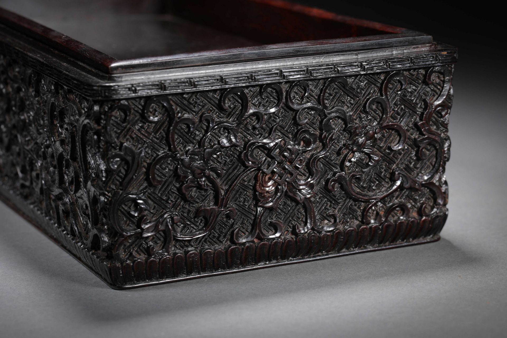 Qing Dynasty court rosewood carved lid box - Bild 13 aus 18