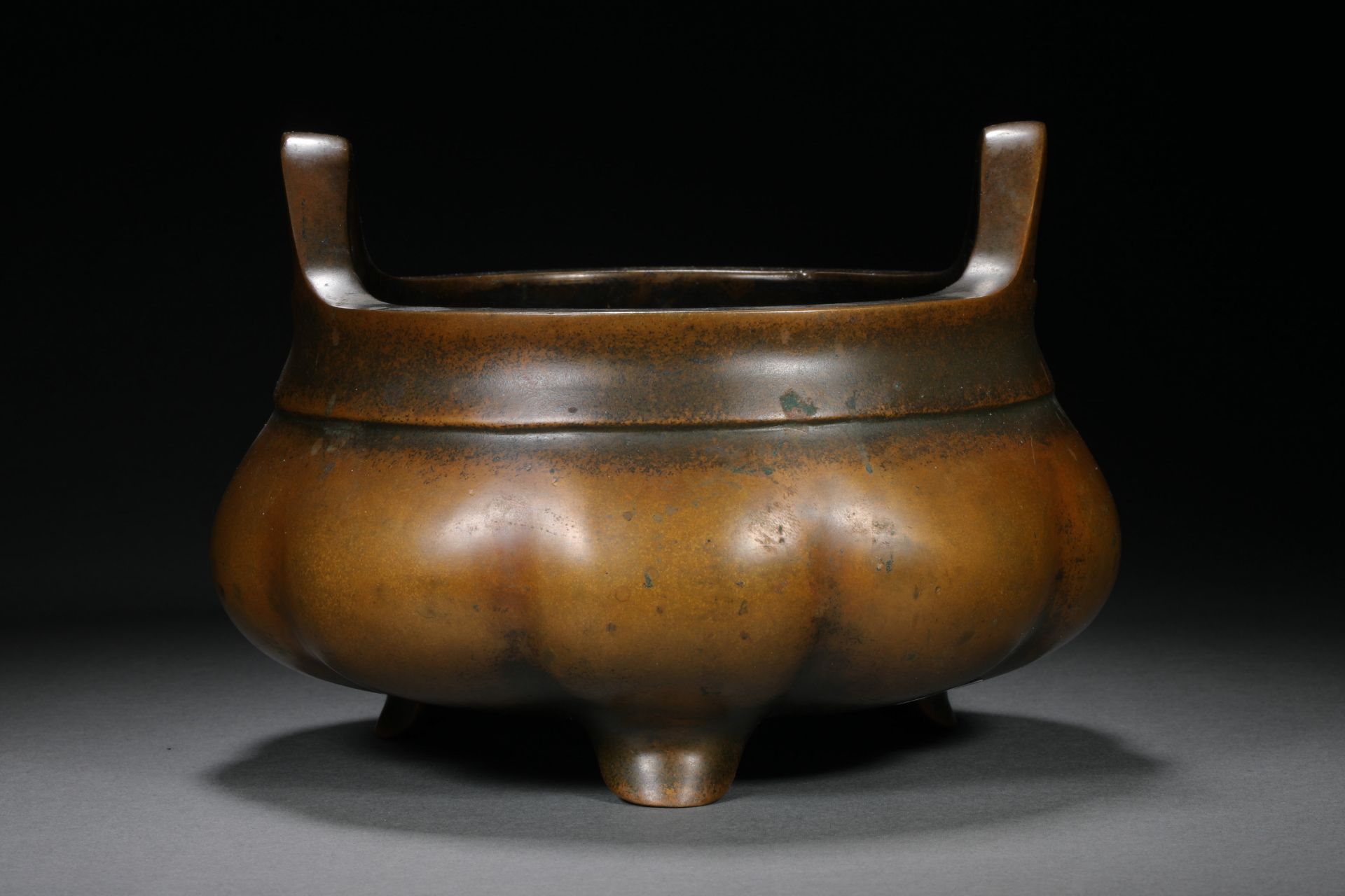 Qing dynasty bronze Xuande model incense burner - Image 2 of 8
