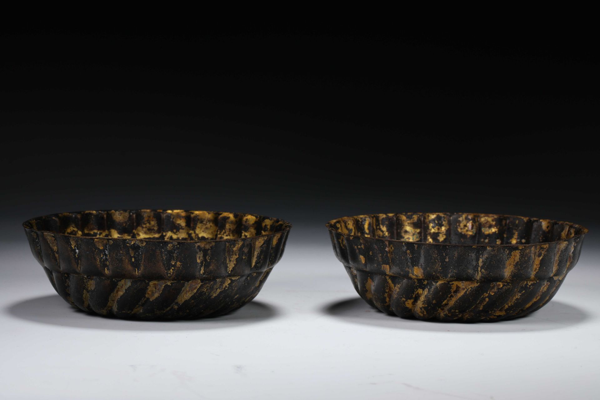 Tang dynasty copper gilt for a pair of bowls - Image 3 of 12