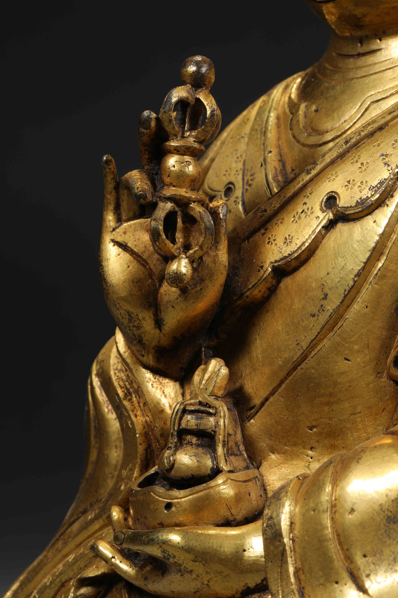 Ming dynasty bronze gilt lotus statue of Buddha - Image 7 of 15
