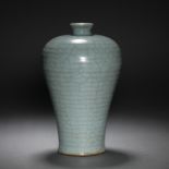 Song dynasty Ge kiln plum bottle