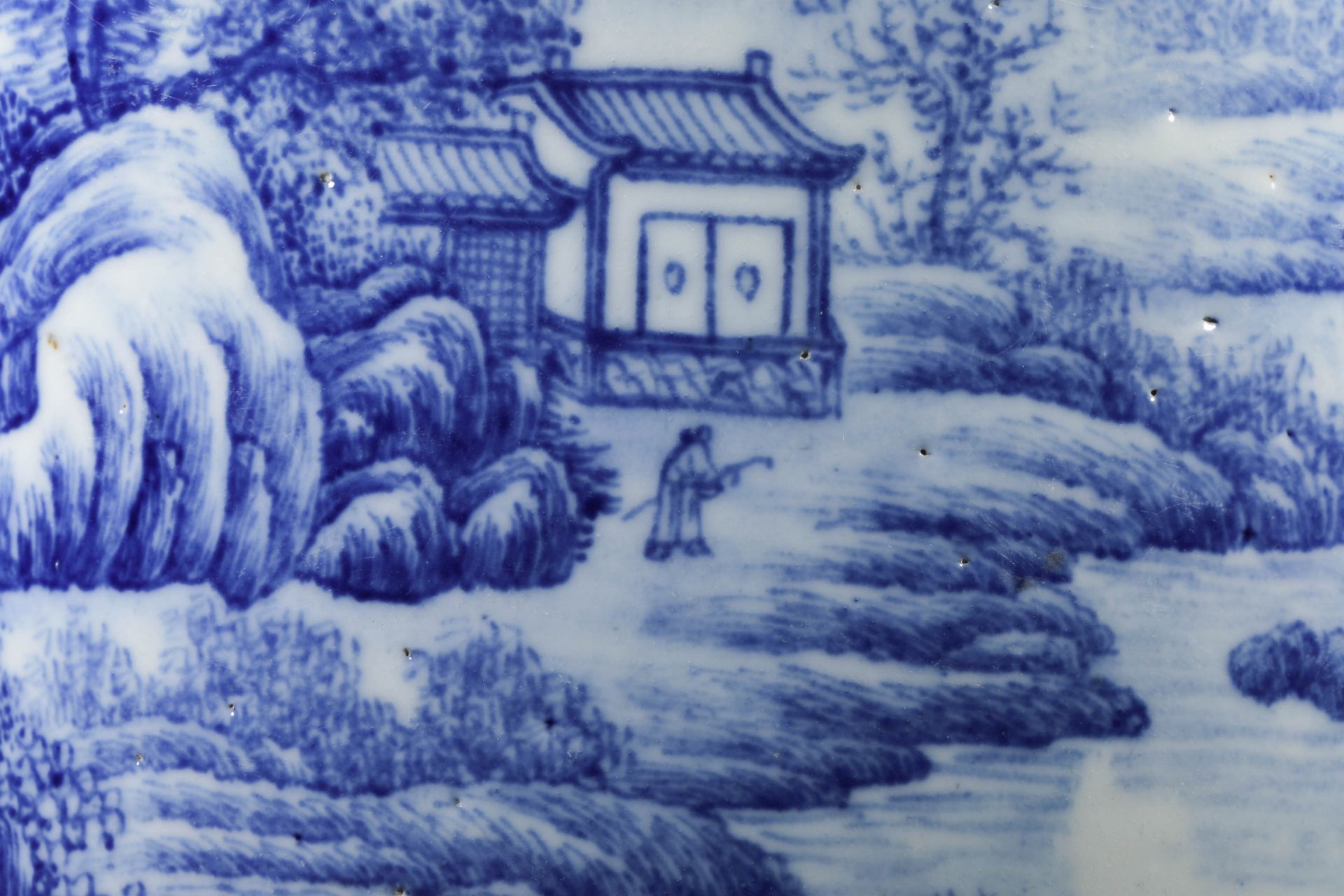 Qing dynasty blue and white landscape pattern pen holder - Image 6 of 8