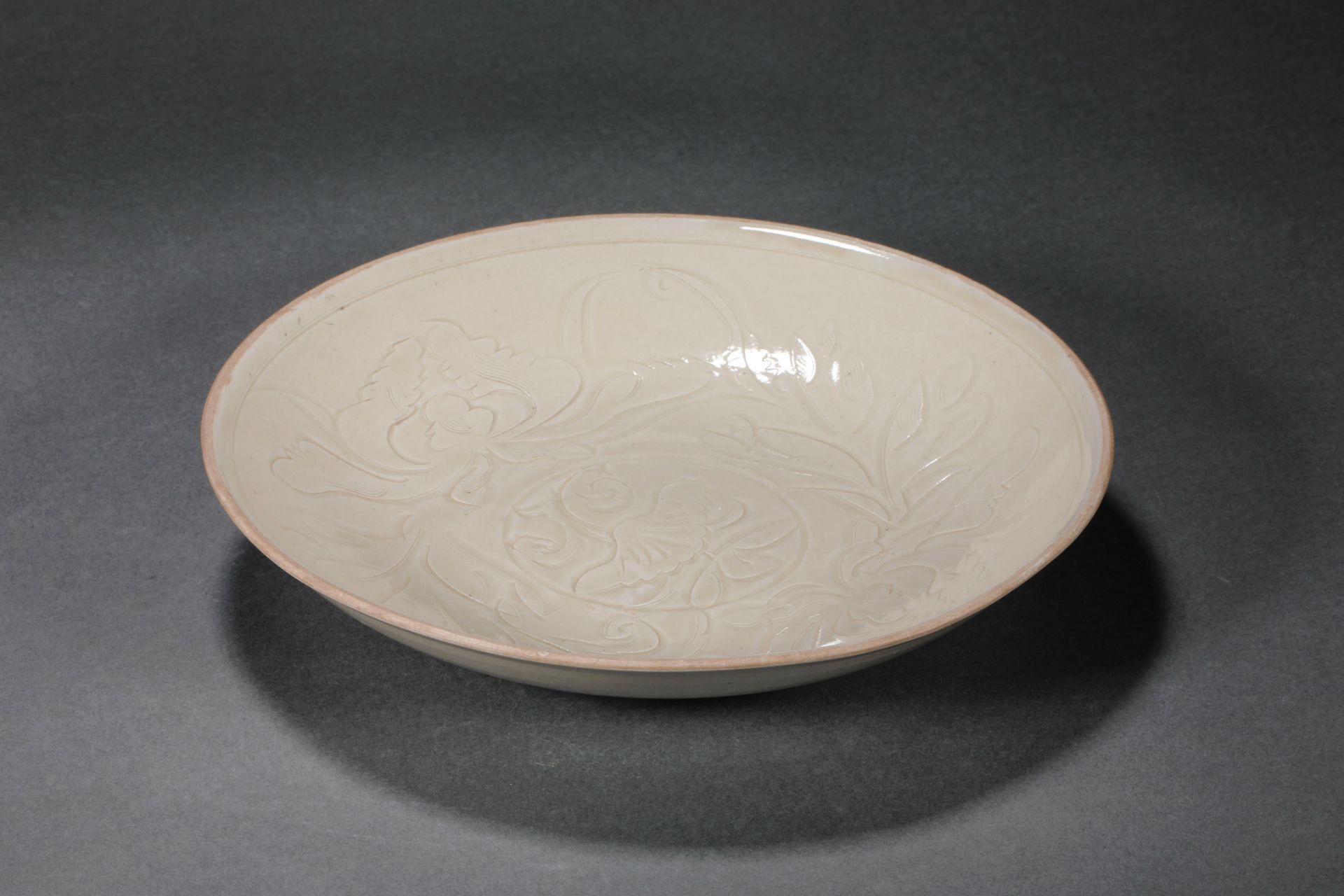 Song dynasty Ding kiln plate - Image 3 of 6
