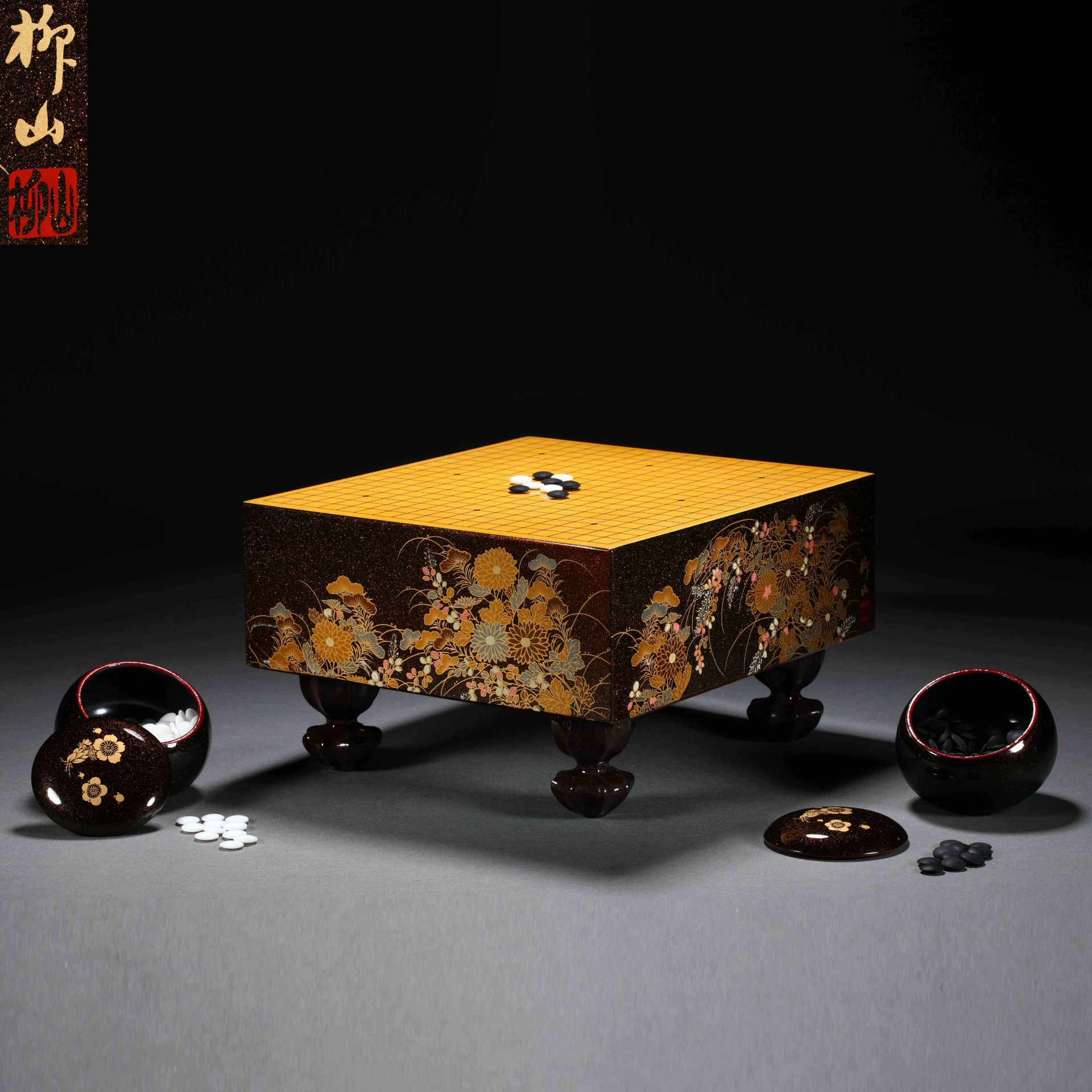 A set of wood lacquered floral Go