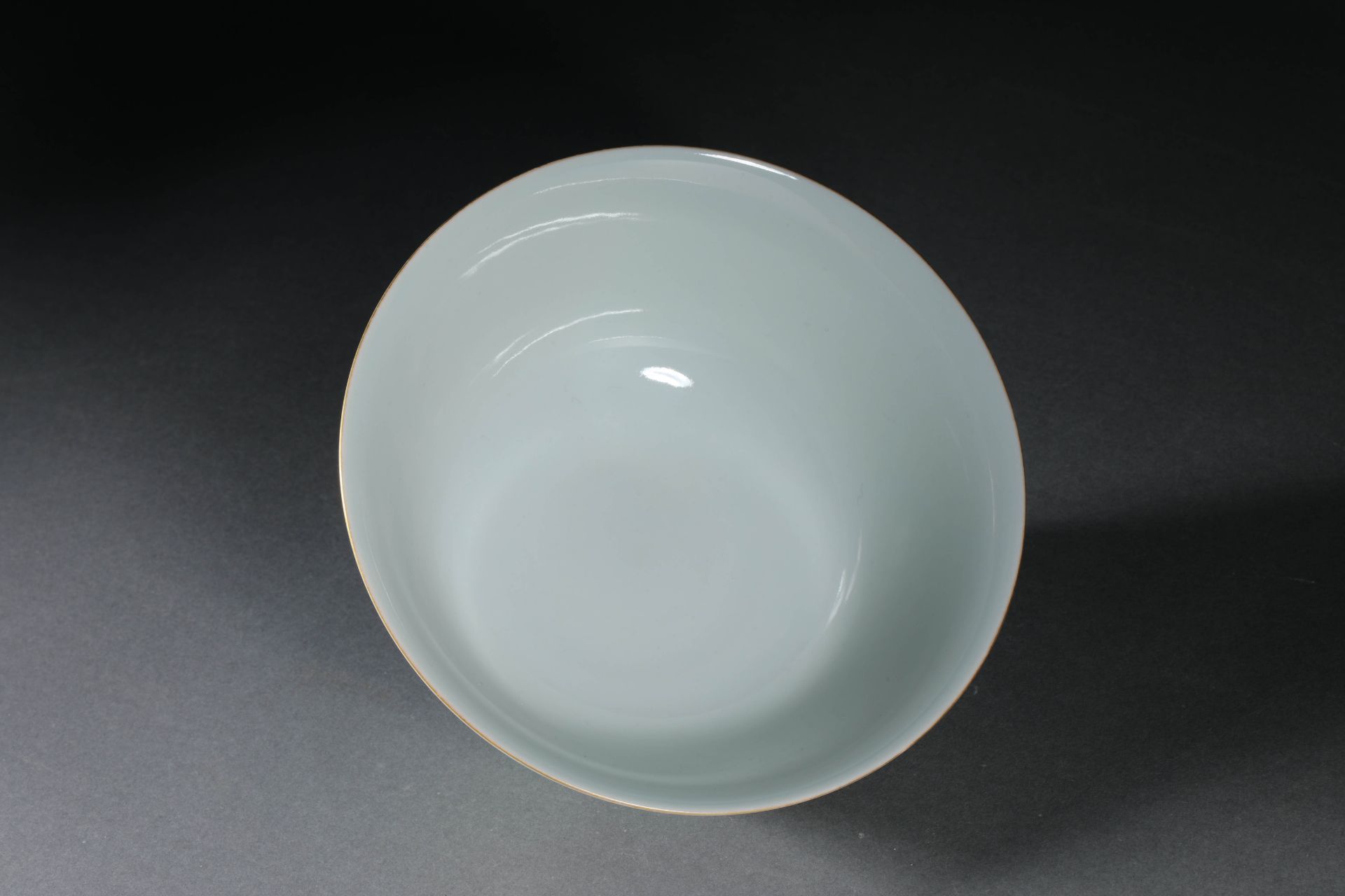 A pair of pastel bowls with Qianlong inscription - Image 7 of 11