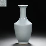 Qianlong inscription green pomelo color ornamental bottle