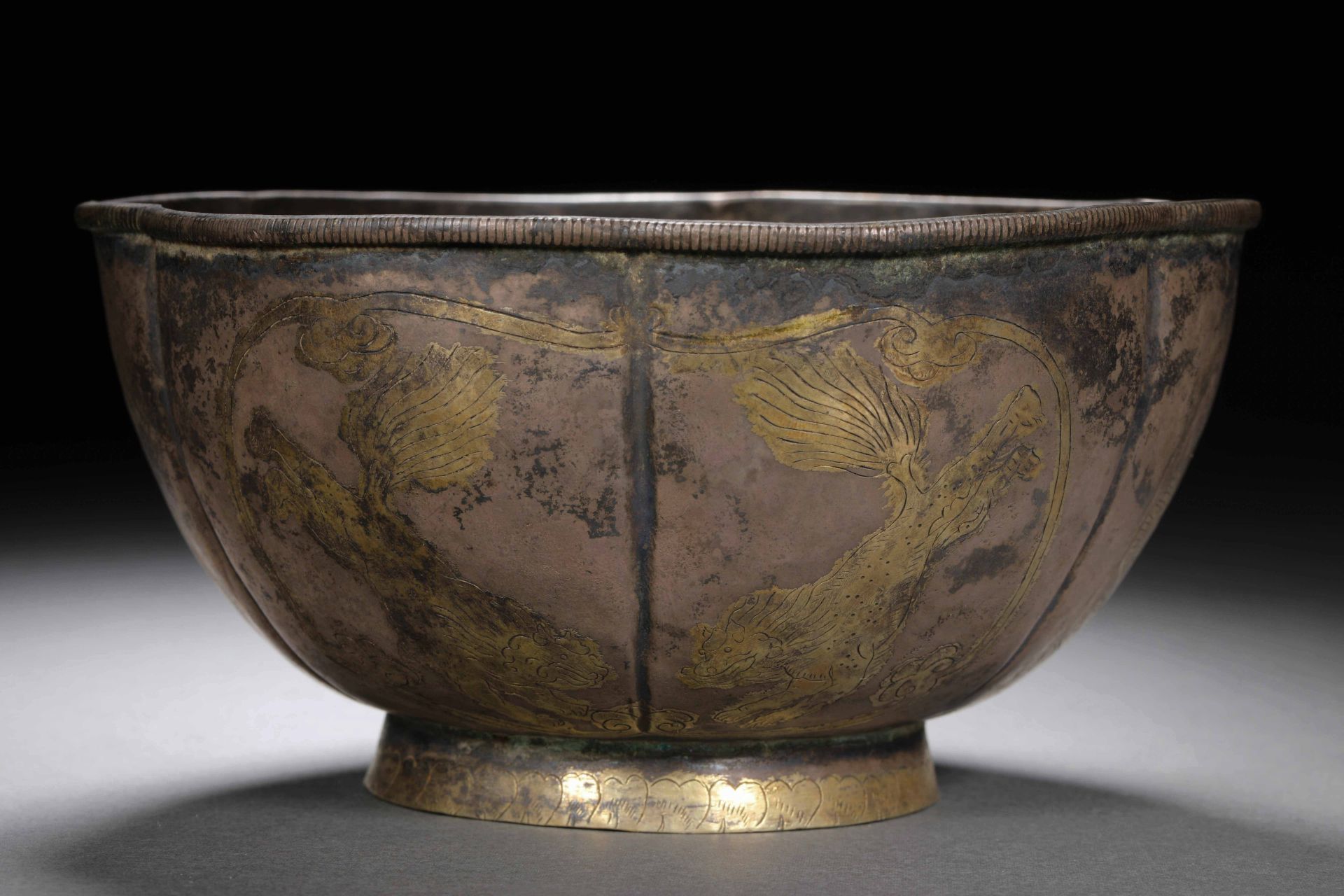 Gold-encrusted silver lotus bowl - Image 5 of 10