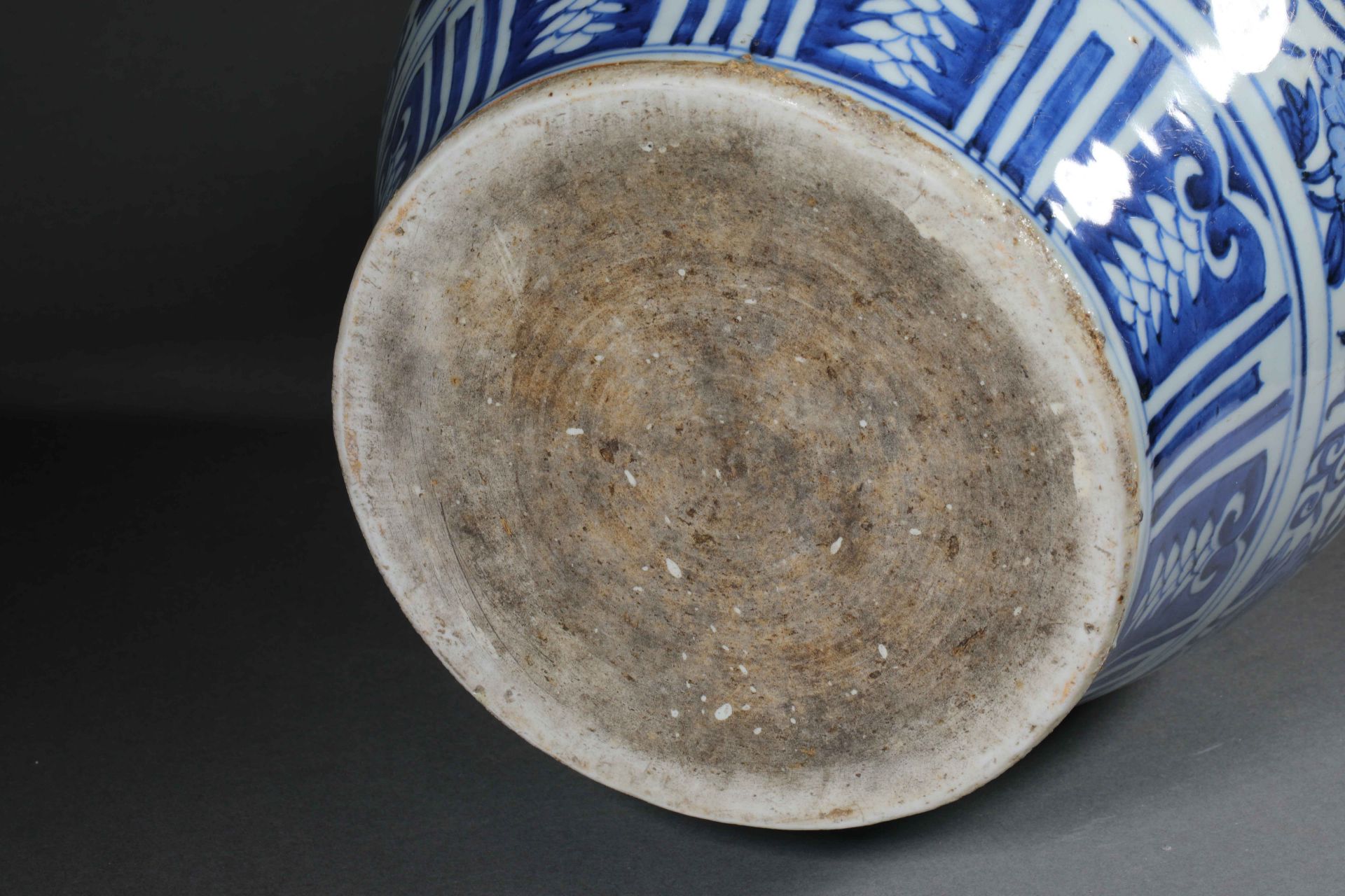 A blue-and-white porcelain painting pot - Image 8 of 8