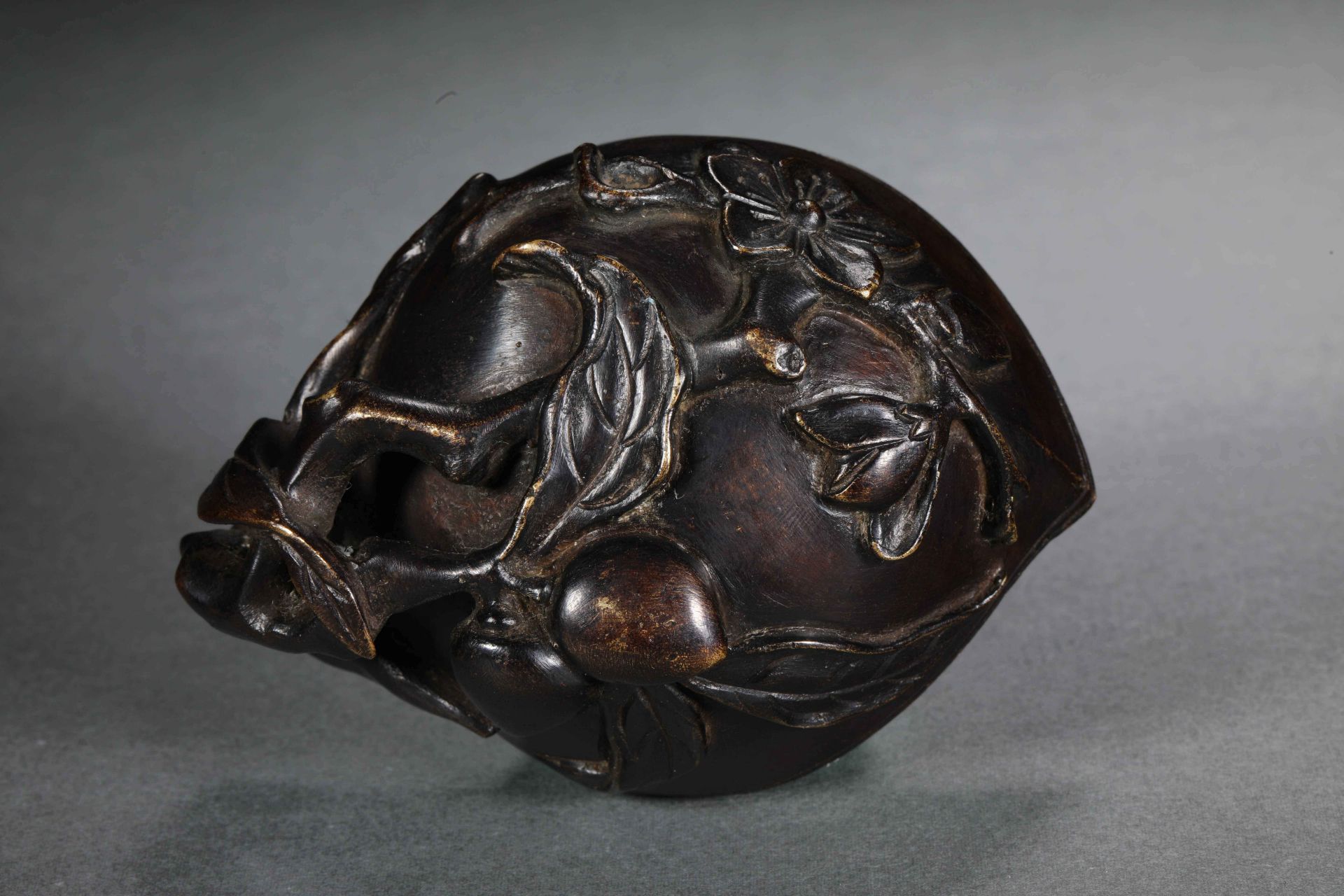 19th century copper peach-shaped water vessel - Image 6 of 11