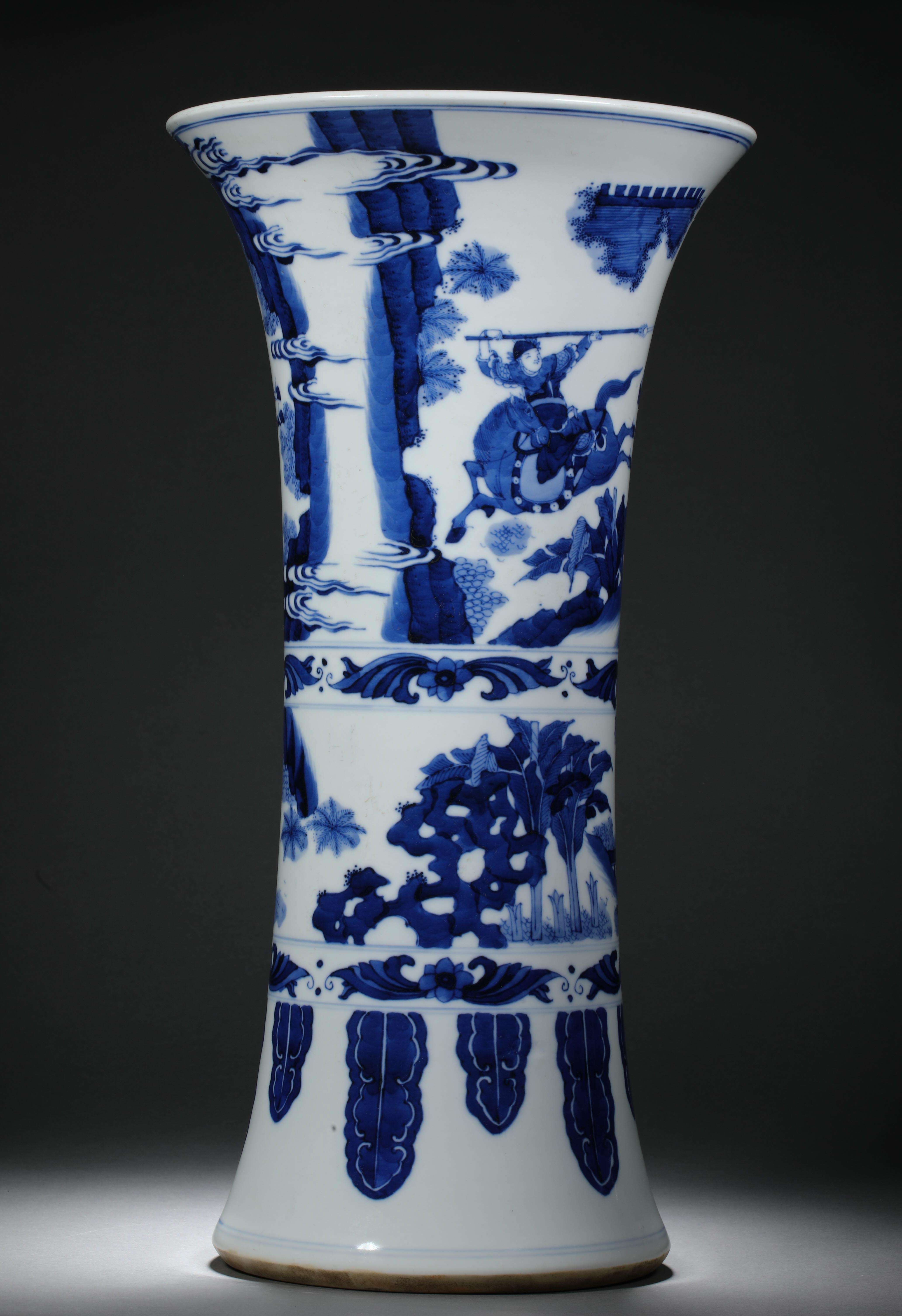 Blue and white porcelain figure flower objects - Image 8 of 10