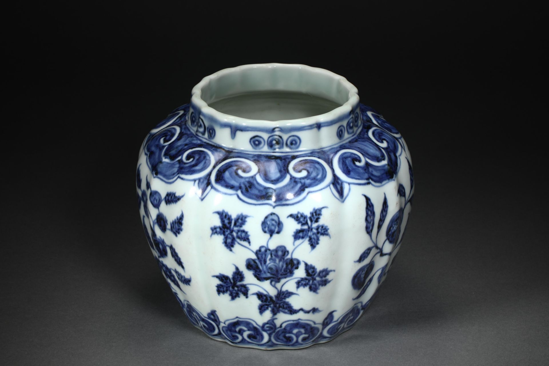 Xuande inscription blue and white porcelain jar - Image 3 of 9