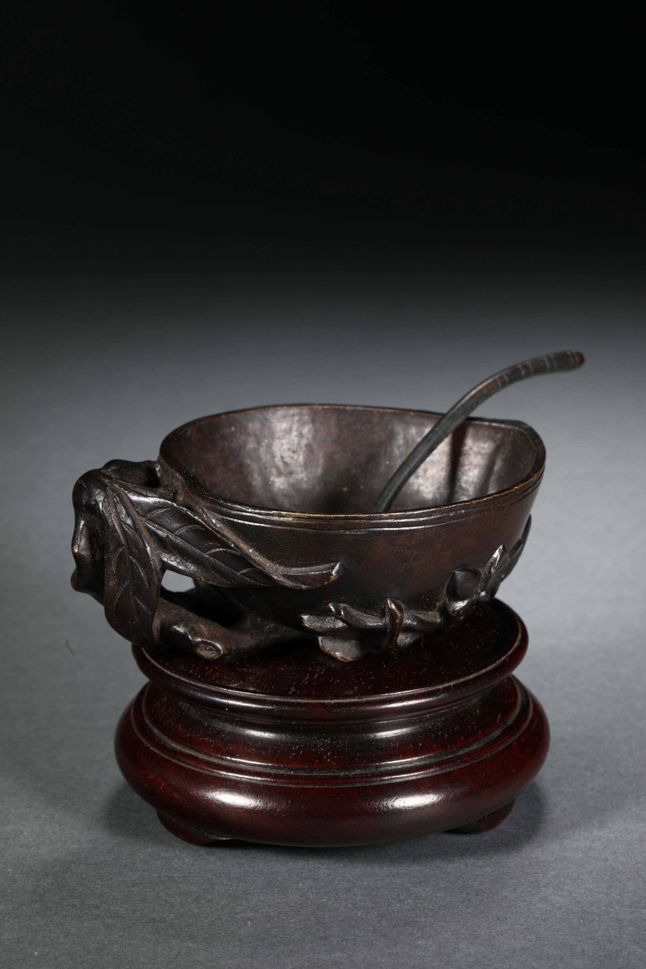 19th century copper peach-shaped water vessel - Image 2 of 11