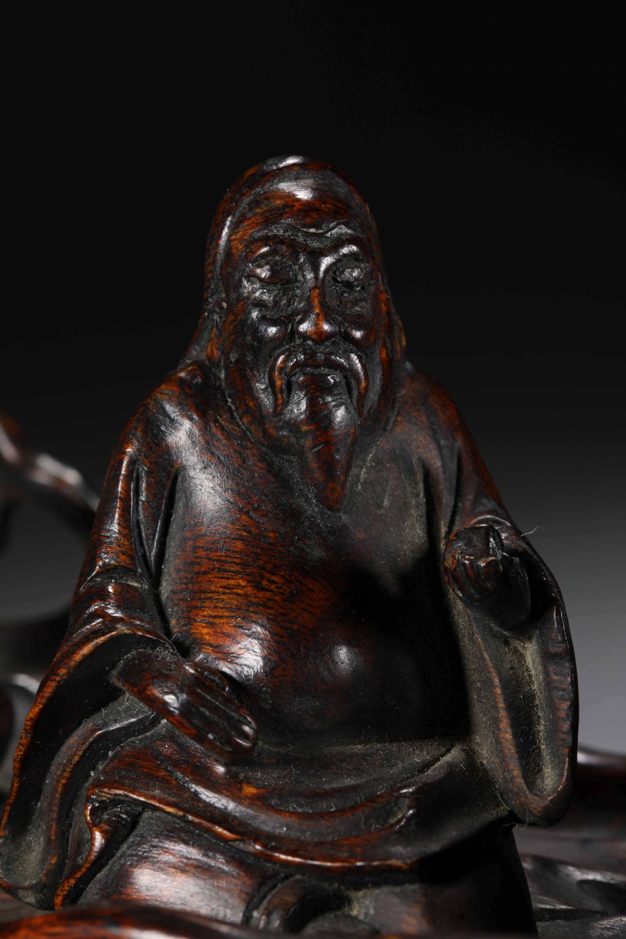 Mahogany old man and child boat ornaments - Image 3 of 10