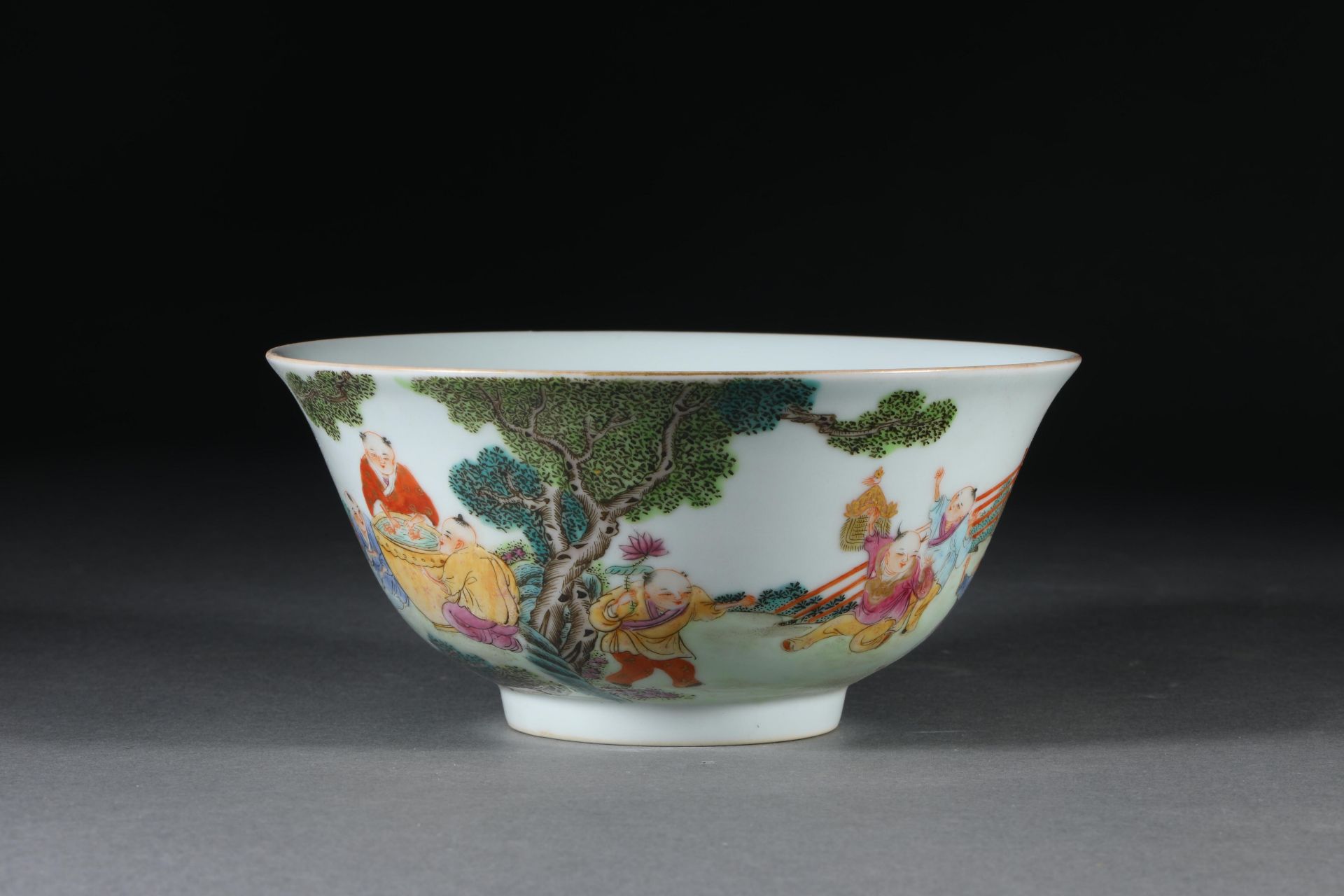 A pair of pastel bowls with Qianlong inscription - Image 4 of 11