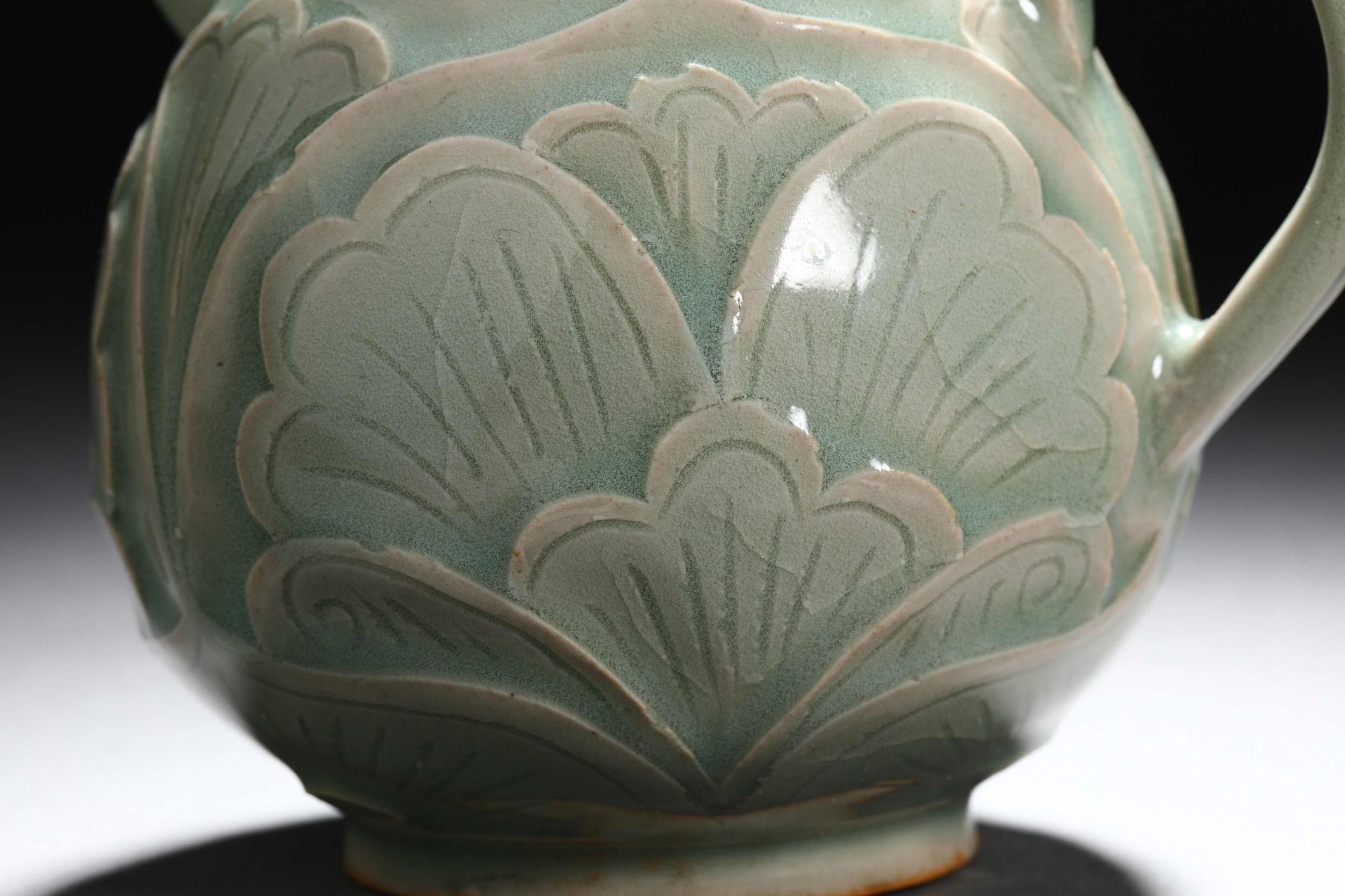 Longquan kiln flower pick-up tote pot - Image 4 of 7