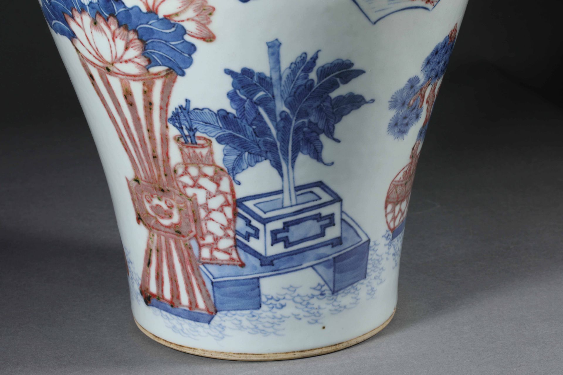 Blue and white porcelain enamel red plum vase - Bild 3 aus 11