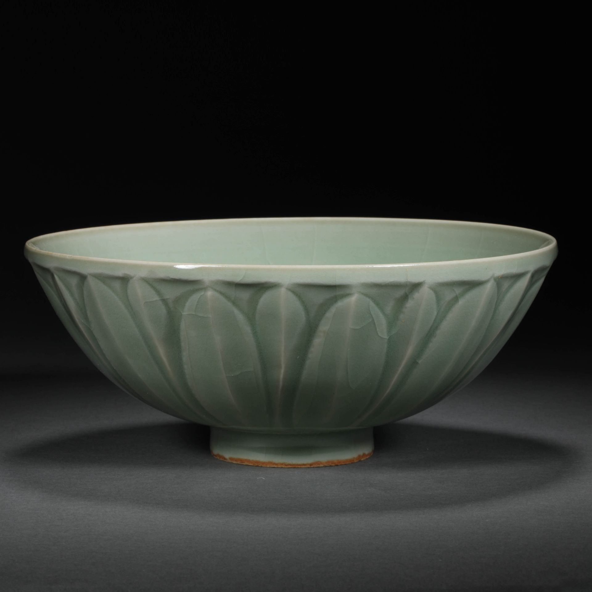 Longquan kiln green pomelo lotus petal bowl