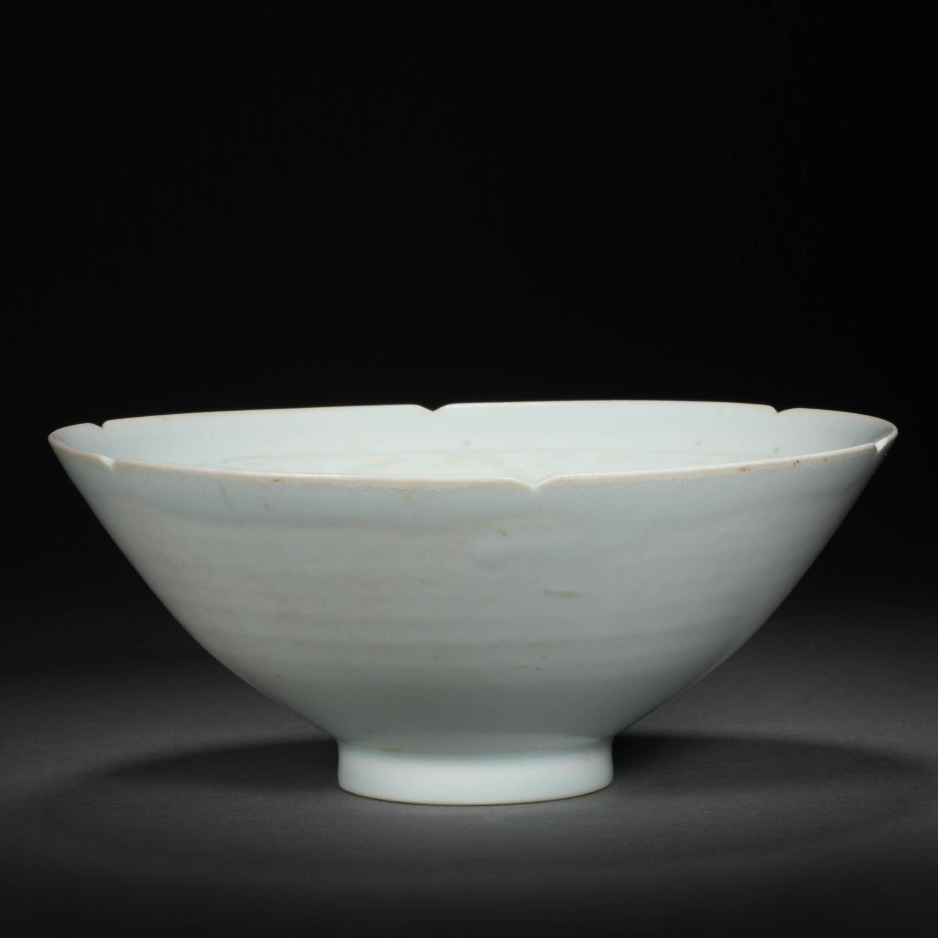 Hutian kiln flower mouth bowl