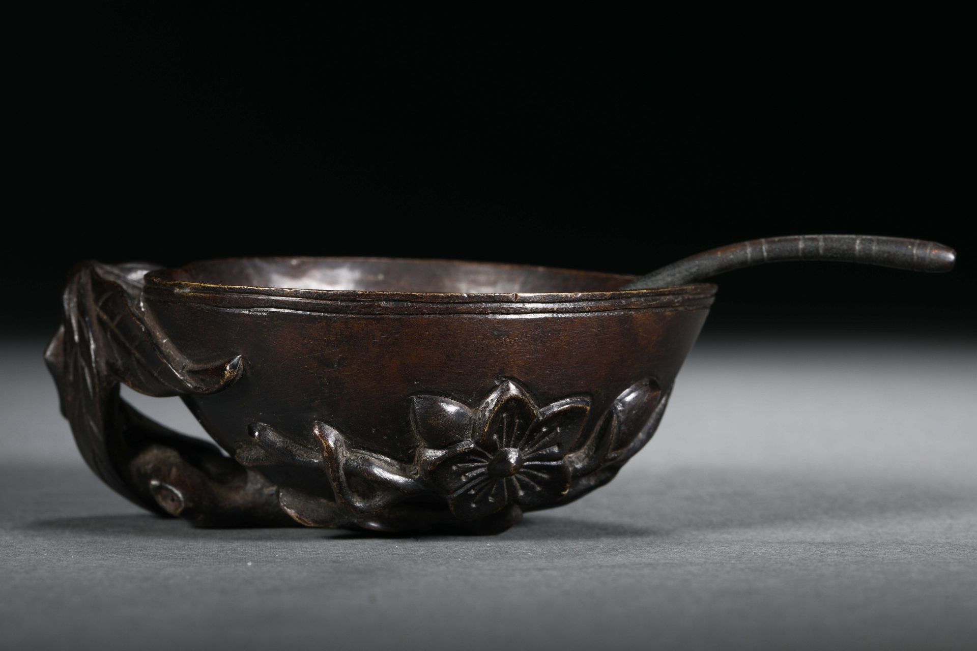 19th century copper peach-shaped water vessel - Image 3 of 11