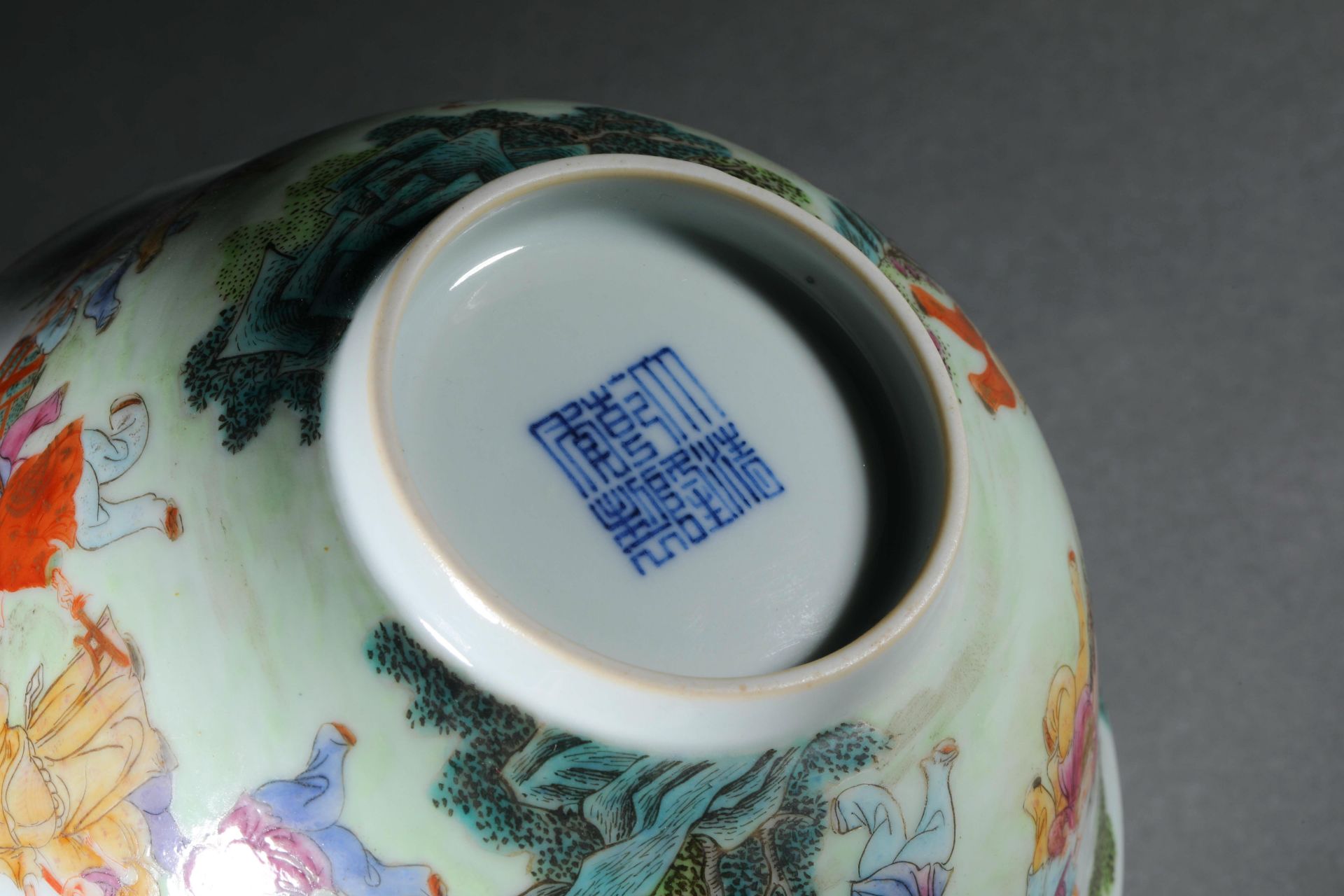 A pair of pastel bowls with Qianlong inscription - Image 9 of 11