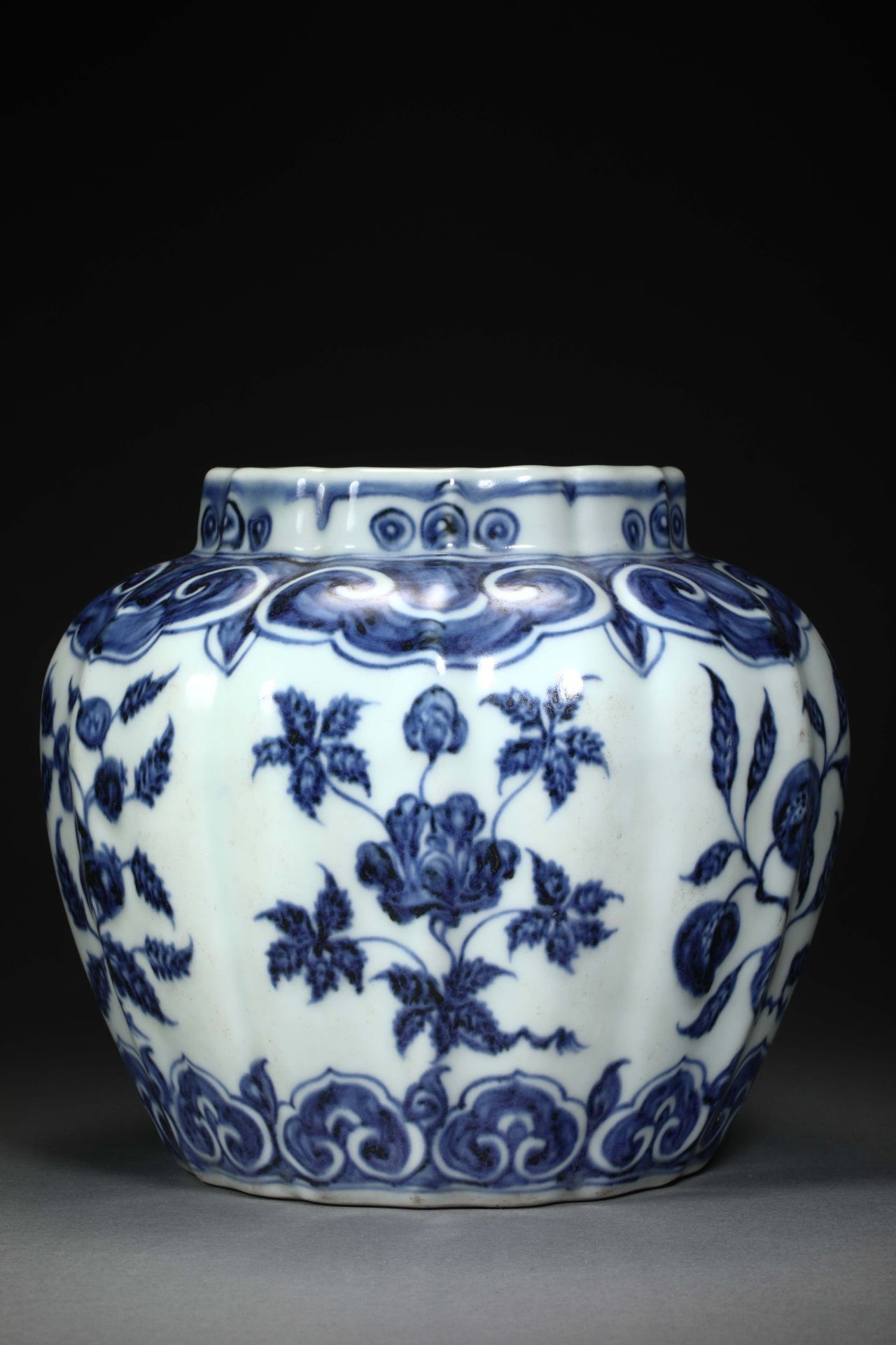 Xuande inscription blue and white porcelain jar - Image 2 of 9