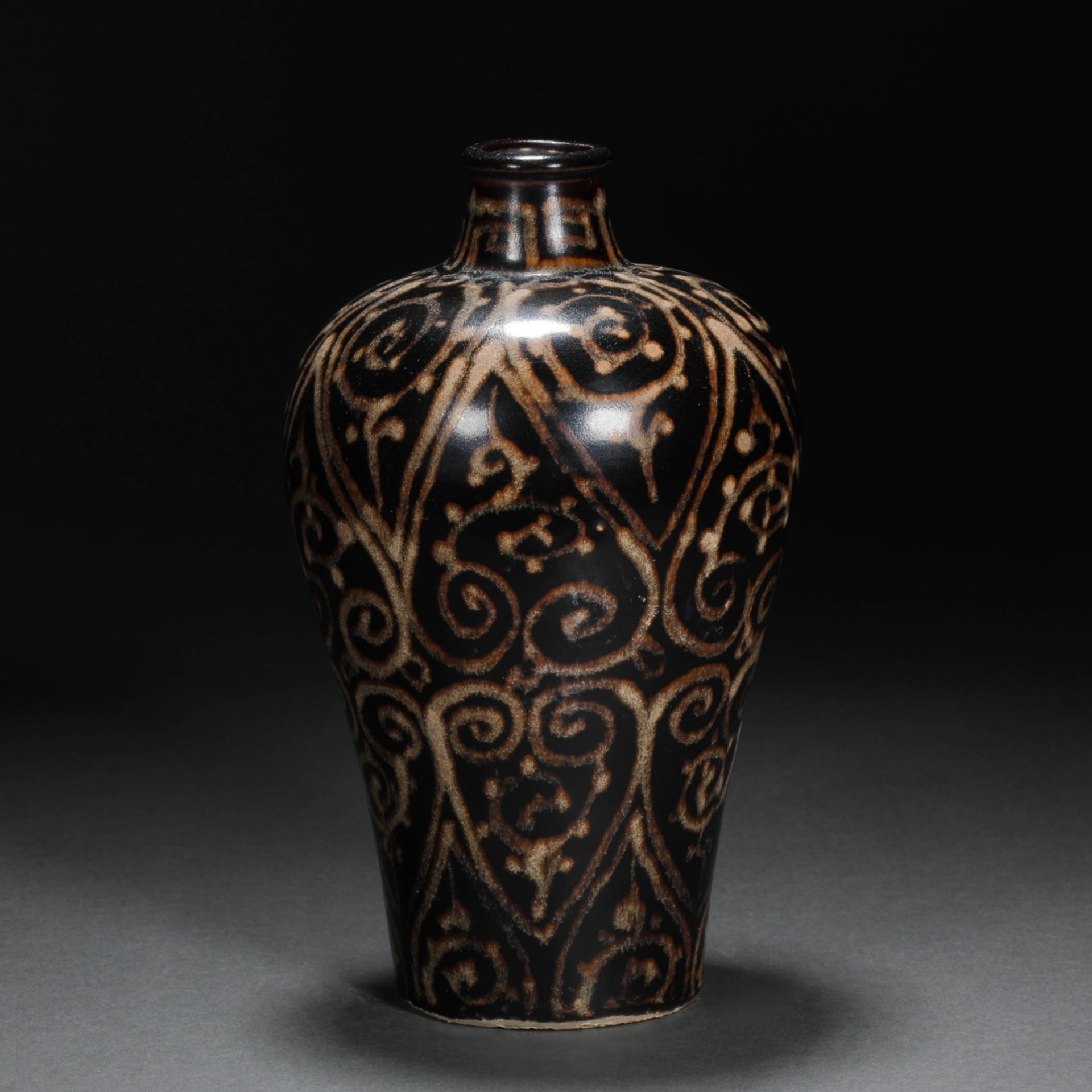 Jizhou kiln plum bottle