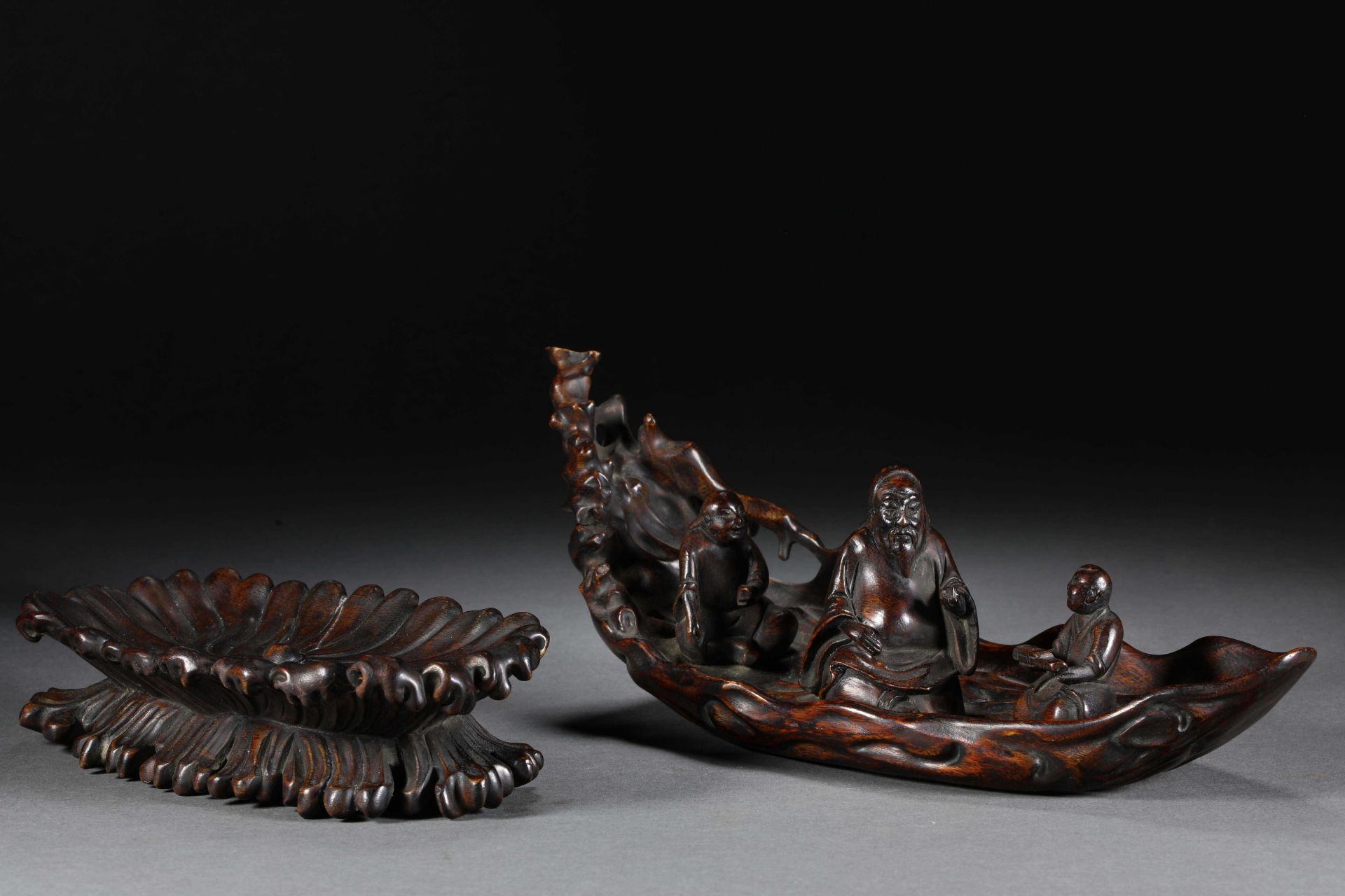 Mahogany old man and child boat ornaments - Image 6 of 10