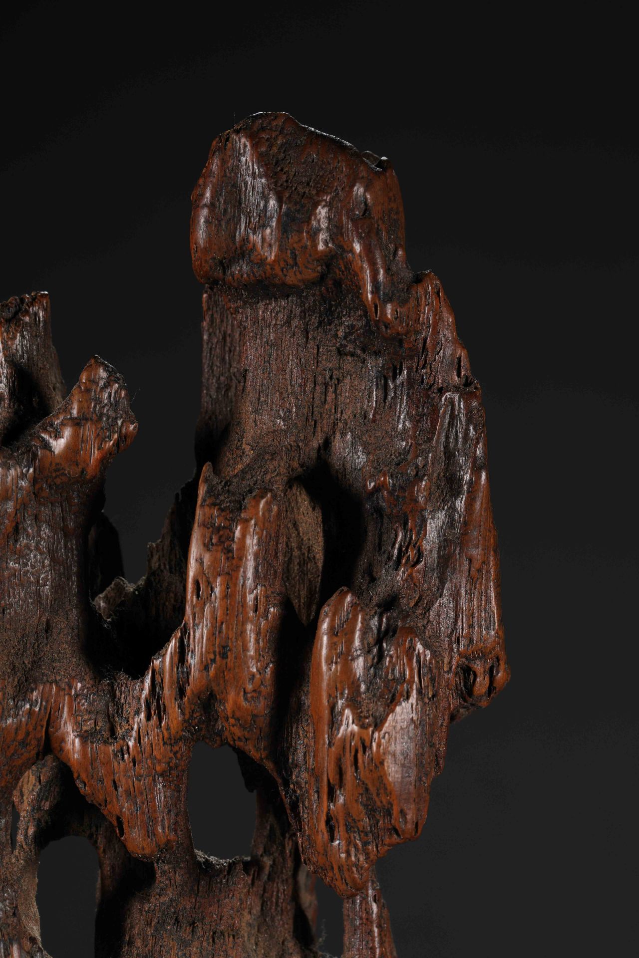 An agarwood ornament - Image 5 of 11