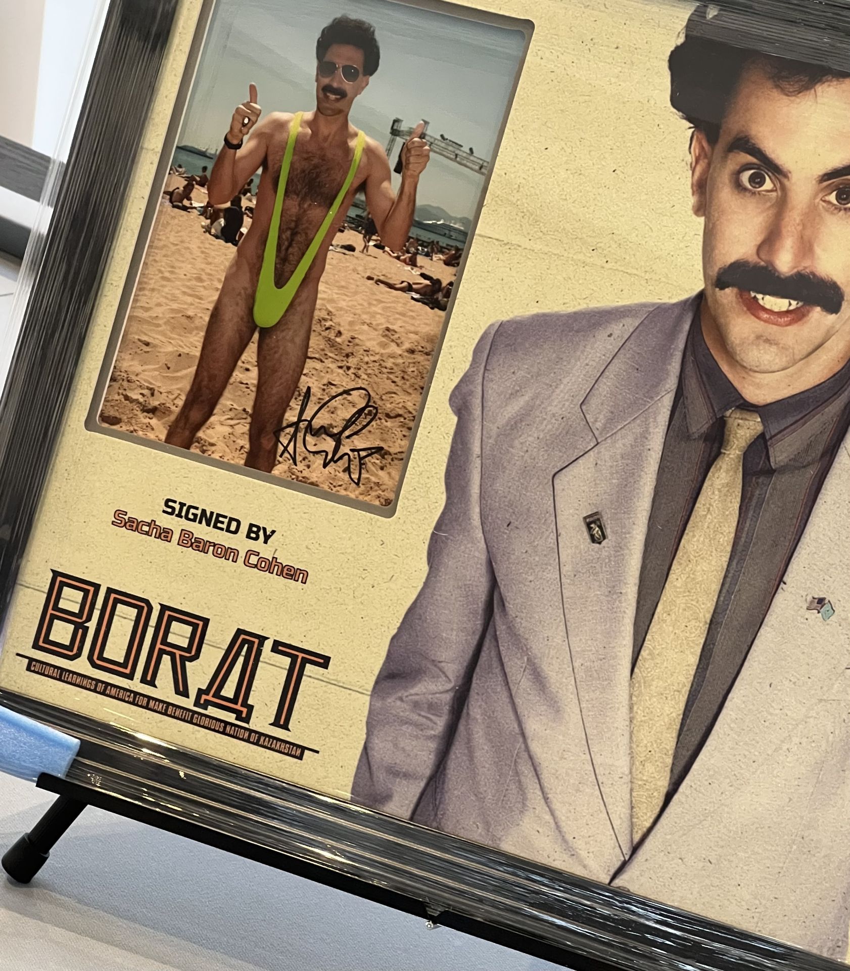 Authentic signature presentation of the movie 'BORAT', HAND SIGNED by Sacha Baron Cohen with COA - Image 3 of 5