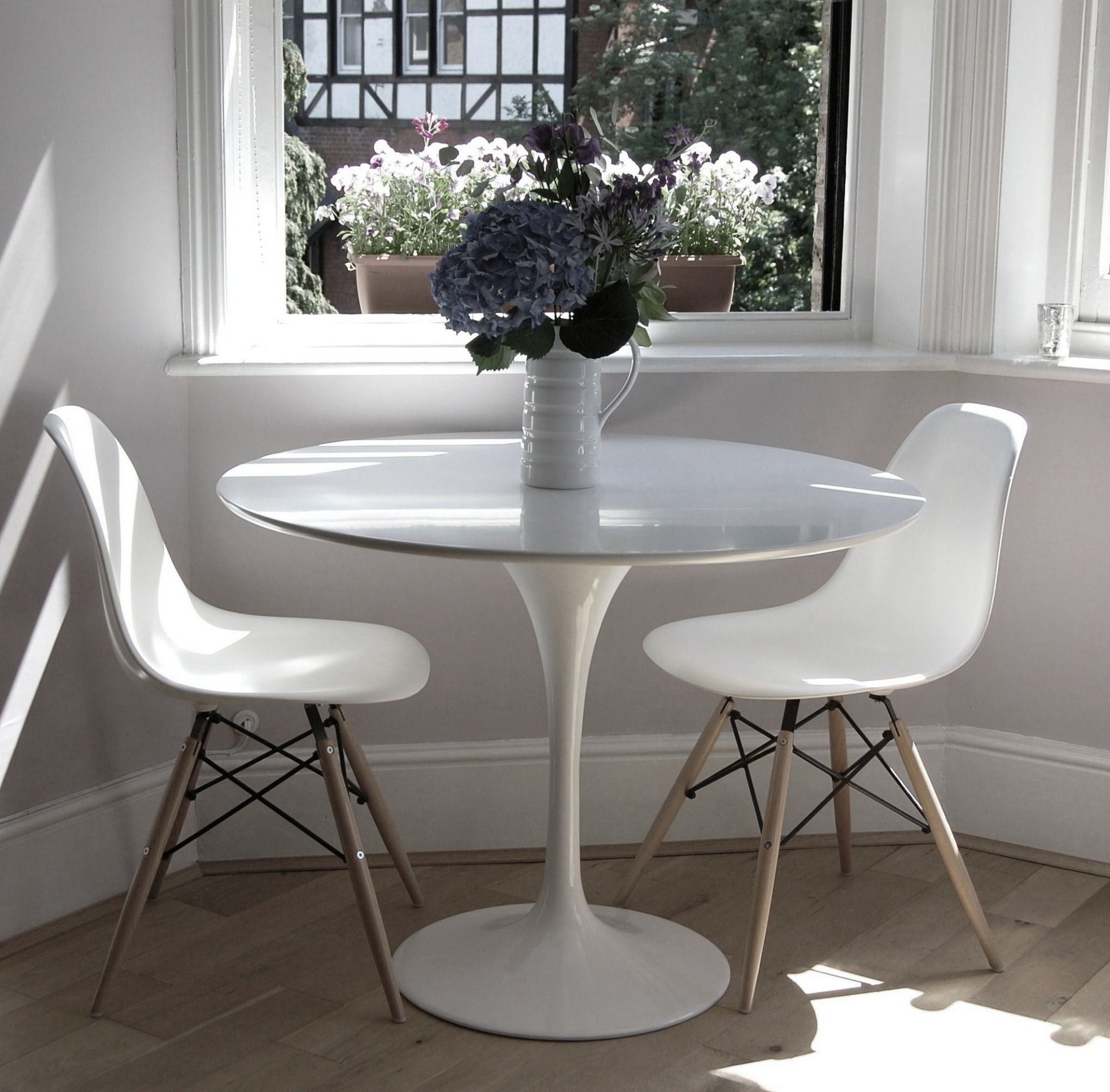 TULIP 1950's EERO SAARINEN INSPIRED 90CM TABLE WITH WHITE - RRP £589 - Image 3 of 9