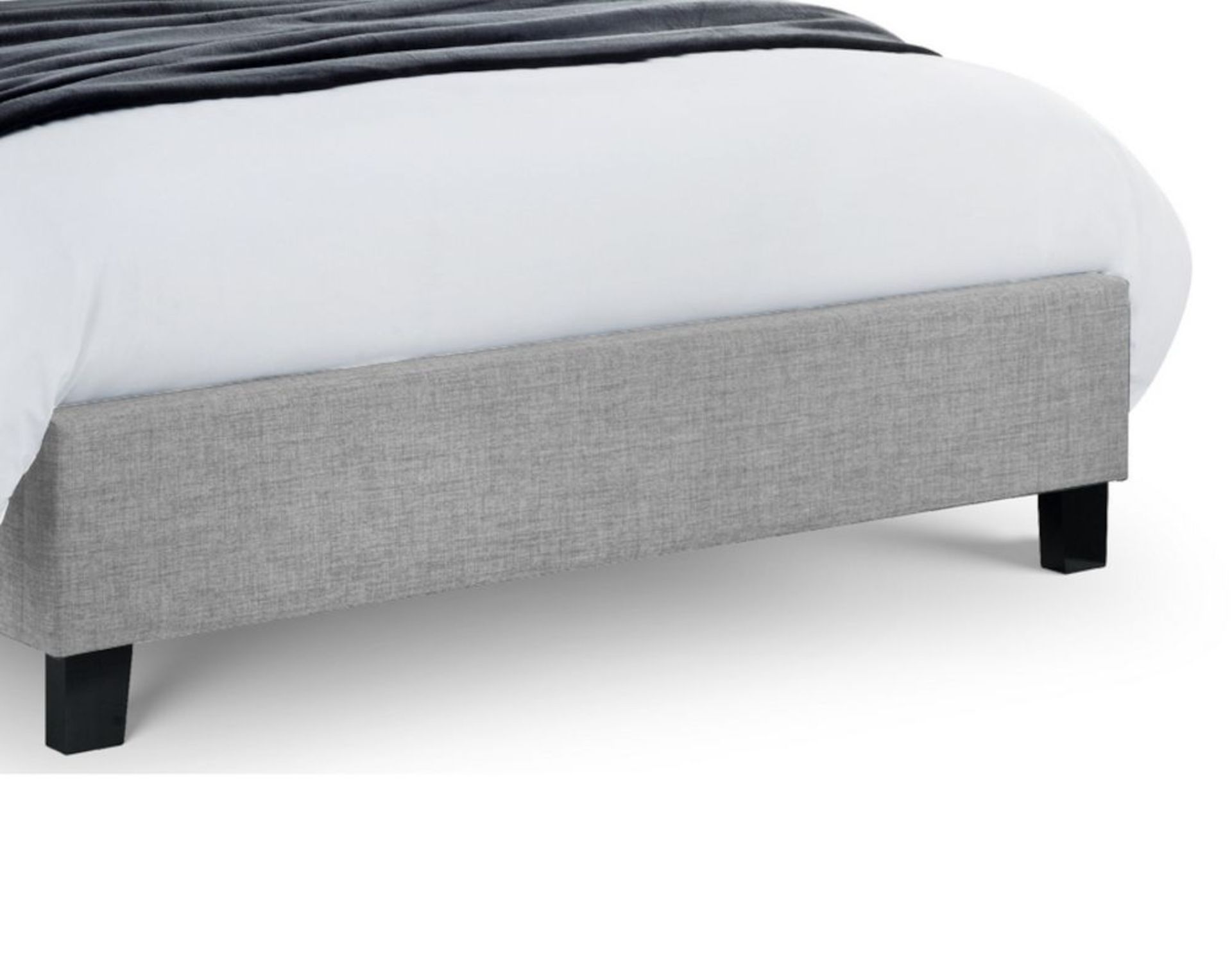 JULIAN BOWEN SORRENTO HIGH HEADBOARDED BED IN LIGHT GREY - DOUBLE SIZE - RRP £499 - Image 4 of 5