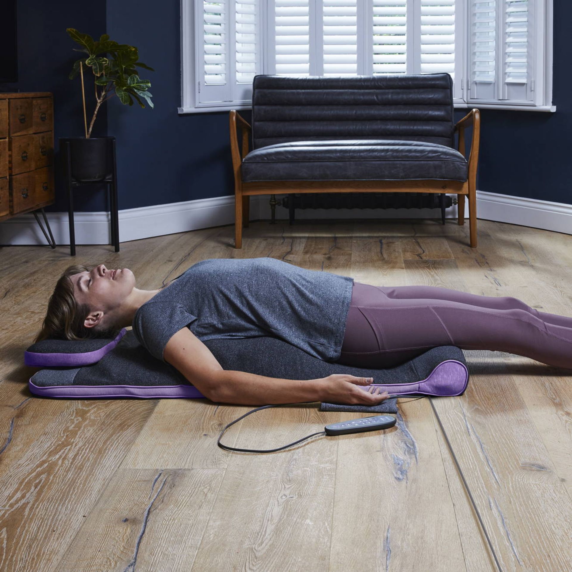 HOMEDICS PORTABLE, FOLDABLE STRETCH+ HEAT BACK STRETCHING MAT INSPIRED BY YOGA - RRP £299.99 - Image 5 of 12